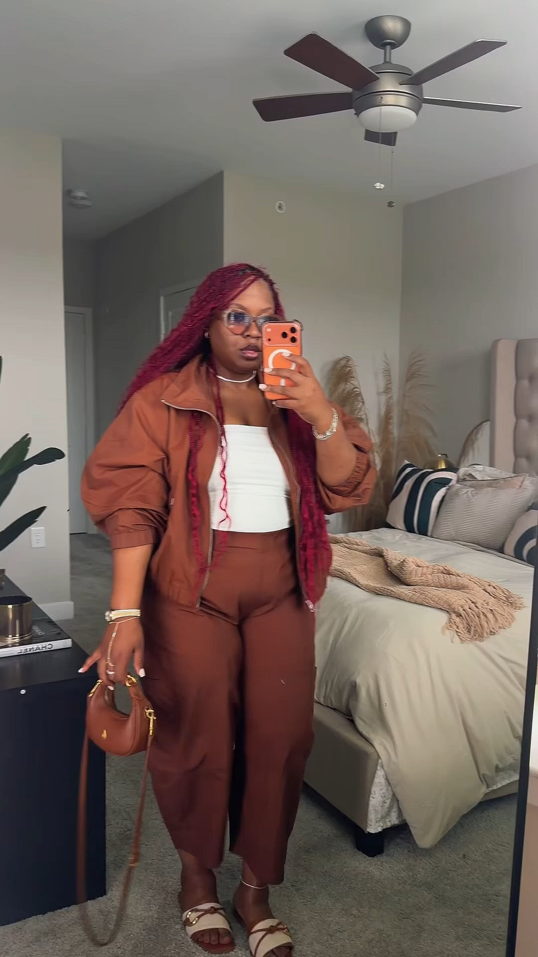 LTK Caption 🤎

okay yes it’s a 2 piece set… but did you STYLE it? 😭

the girls that get it, get it.  
brown monochrome + gold accessories + a good bag = effortless.

wearing an L in the jacket + pants 🤎
