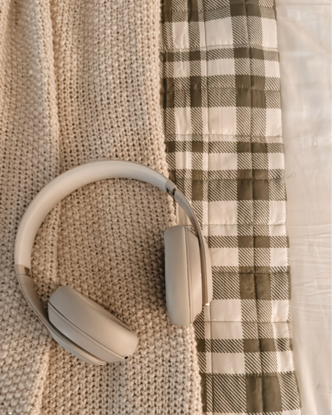 These headphones deserved their own post 🎧🙌🏻

#LTKTravel #LTKActive #LTKFitness