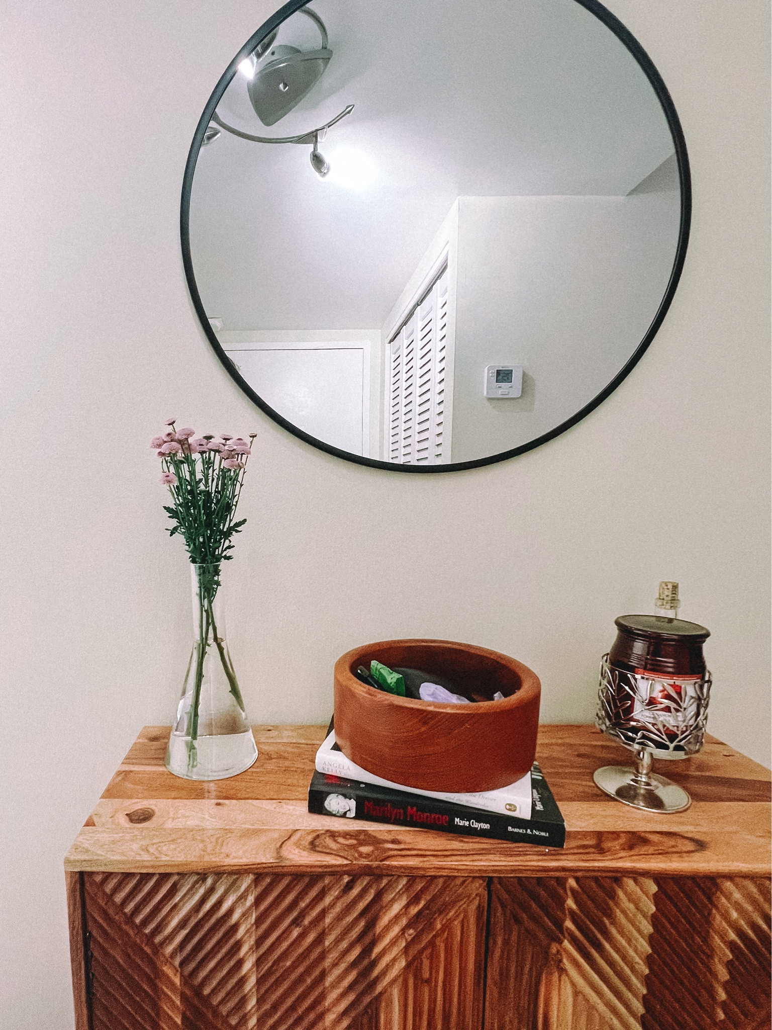 the entry way is almost done, just needs a few tweaks 🫶🏽

#HomeDecor #EntryWay #Target #Amazon #Michaels