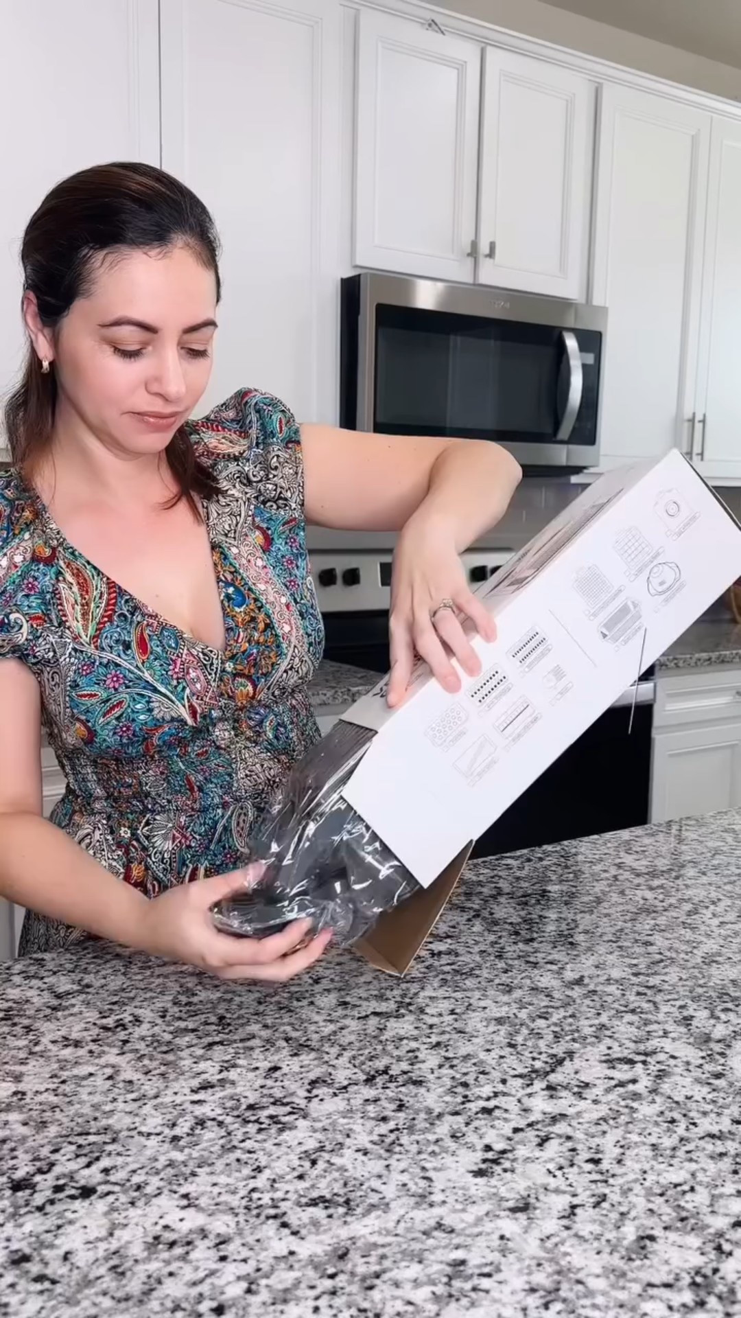 🎥 Unboxing and demo of the MAIPOR Vegetable/Pro Onion Chopper! 🥗🍅

🔹 13-in-1: The ultimate kitchen tool! This multifunctional food chopper comes with 8 interchangeable blades to chop, slice, and dice vegetables like a pro.

✨ Includes bonus features:

Strainer basket for easy rinsing.
Egg separator to simplify your meal prep.
Built-in container to keep your workspace clean and organized while prepping onions, carrots, garlic, and more.

📲 Want more deals like this?
Join our free Telegram group! Find the link in our bio and access exclusive discounts on Amazon.

#AmazonDeals #FoodChopper #KitchenHacks #Unboxing #Savings #KitchenEssentials #CookingTools #MealPrep #HealthyEating #HomeCooking #BudgetFriendly #DealsOfTheDay #Chopper #VegetableCutter #KitchenGadgets #AmazonFinds #OnSale