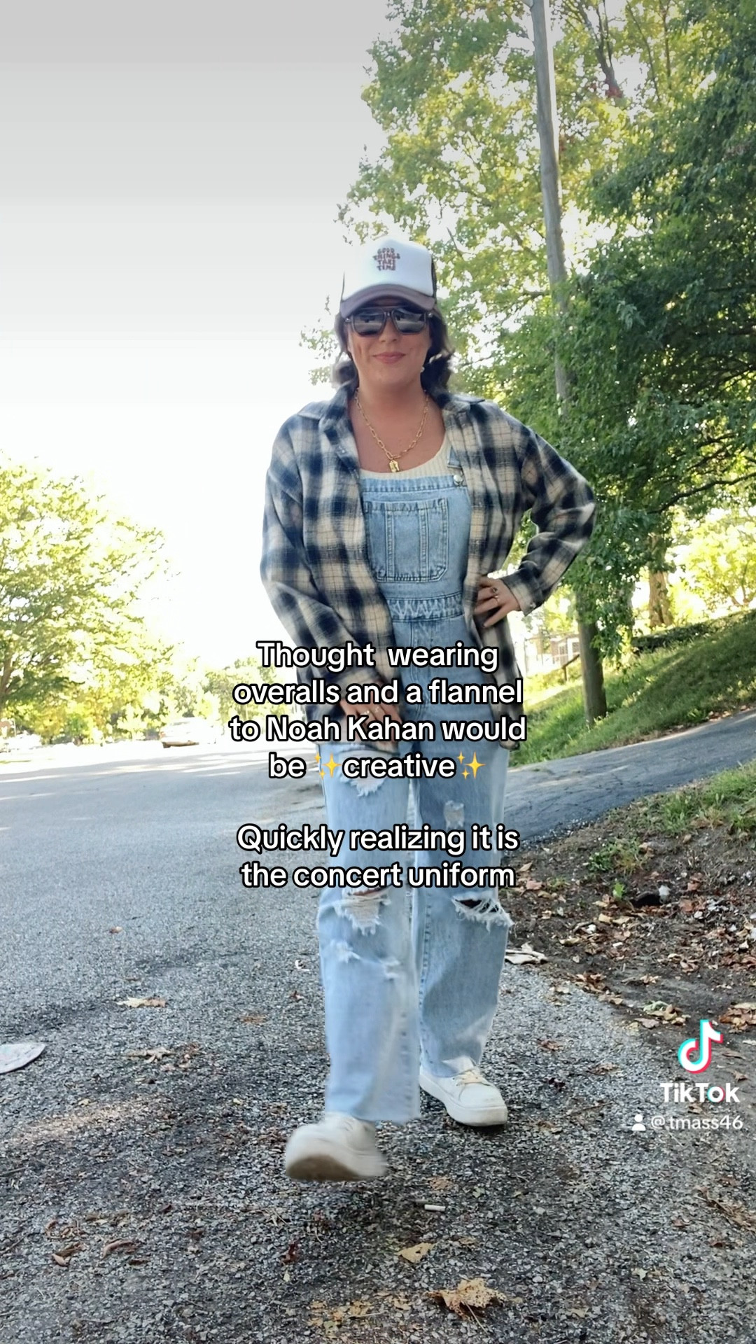 Noah Kahan Concert outfit, fall fashion, concert outfit, midwest, overalls, trucker hat, flannel 