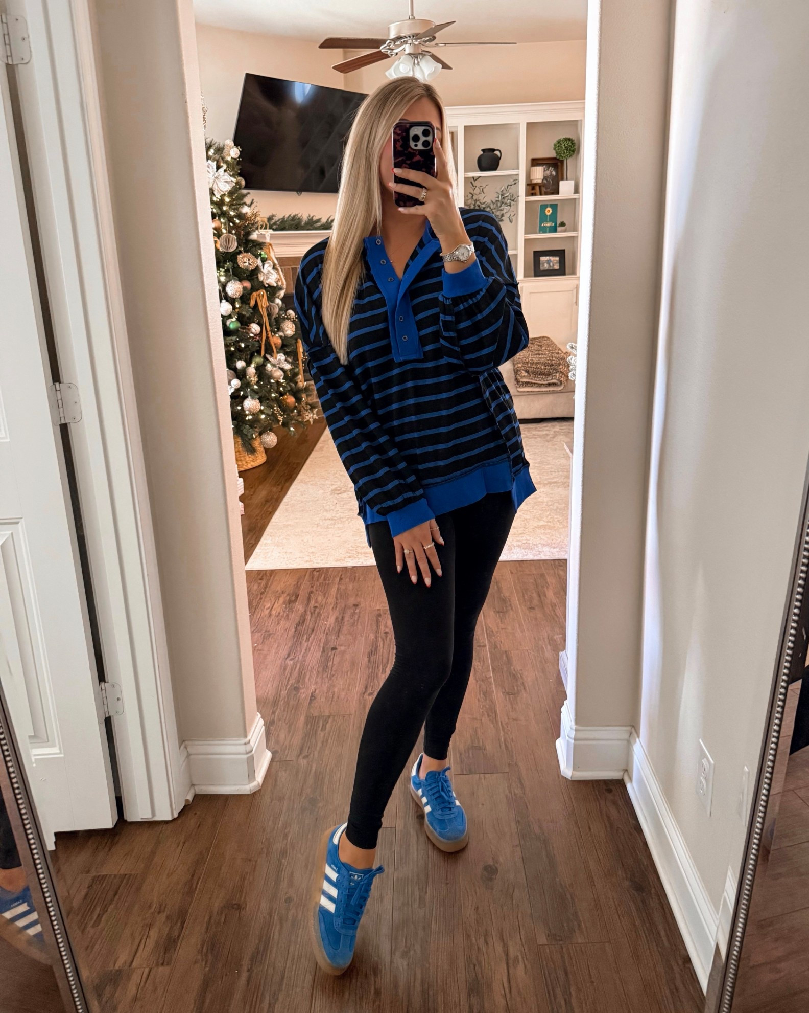 This oversized tee is perfect for leggings 

#LTKFindsUnder50 #LTKootd #LTKHoliday