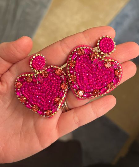 Valentine’s Day earrings from Amazon! Comes in a 2 pack 💗❤️

#LTKsalealert #LTKstyletip #LTKSeasonal