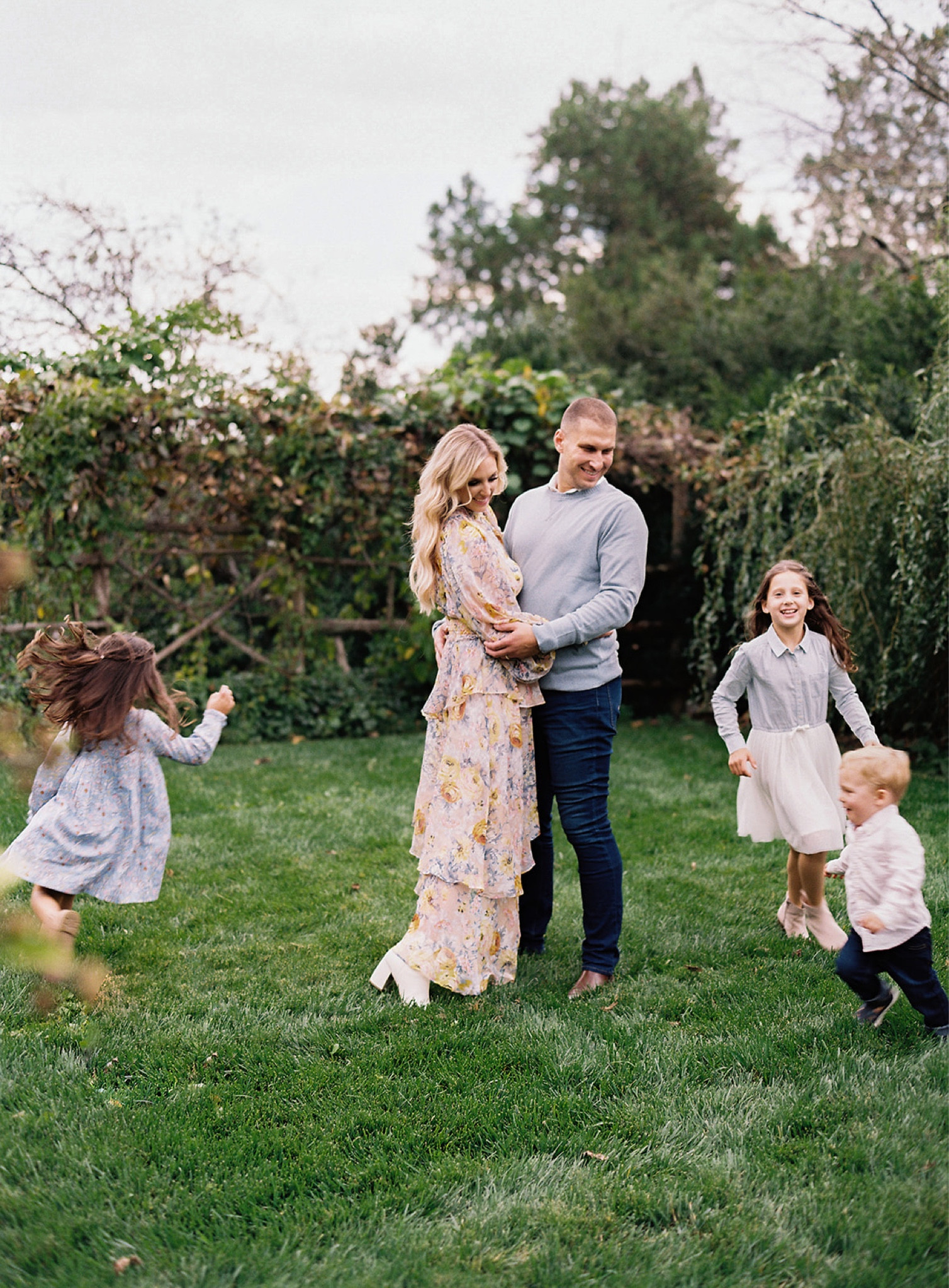 Chic family photos attire 

#LTKstyletip #LTKfit #LTKkids