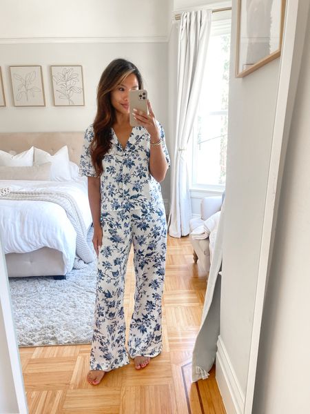 Blue and white floral pajamas 💙 tts, wearing xs in both

The top is currently on sale!

#LTKSaleAlert