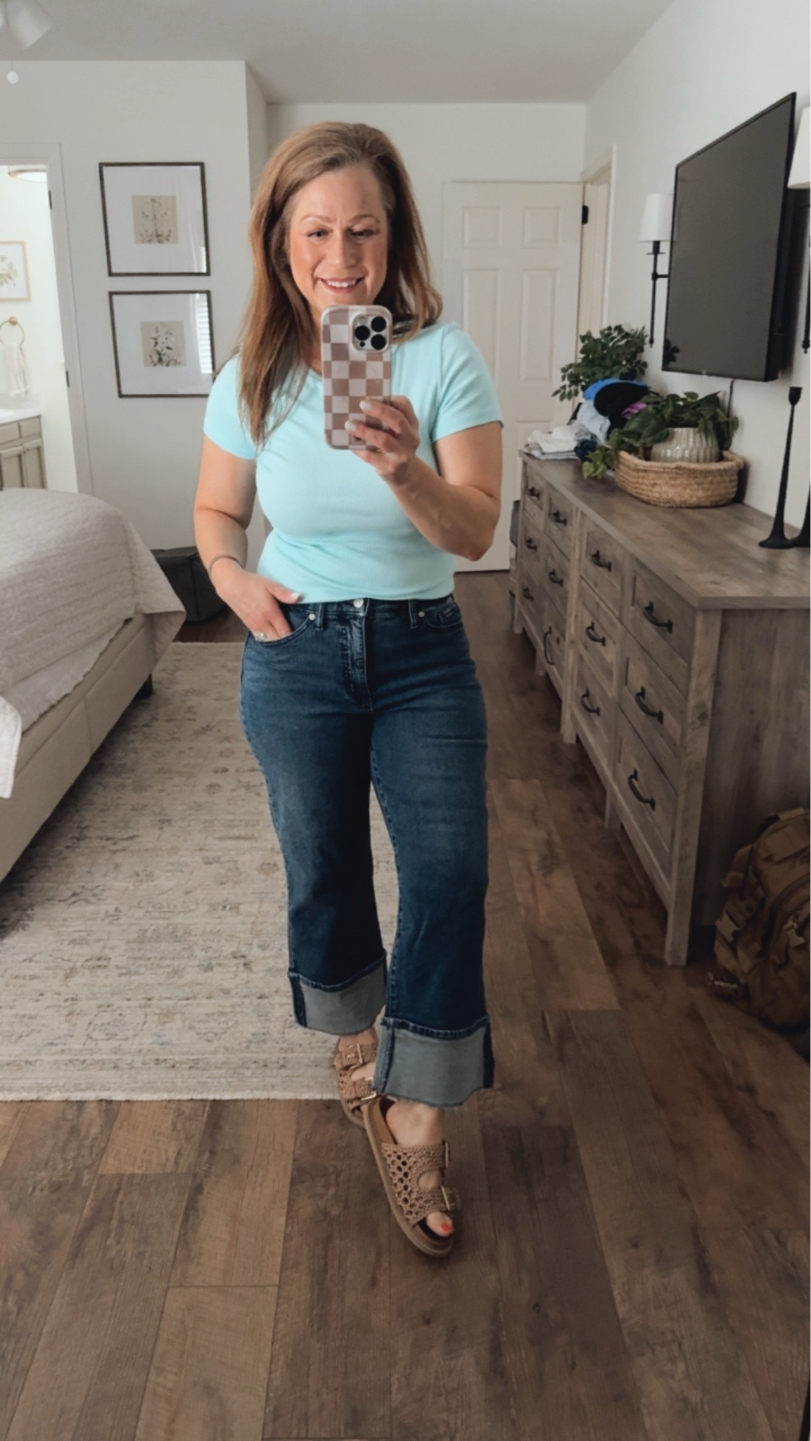 Today’s OOTD

Crew neck short sleeve top
Cuff hem crop jeans 
Sandals 

I wear a small in the top, 4 short in the jeans and shoes are TTS

#LTKootd #LTKPetite #LTKSeasonal