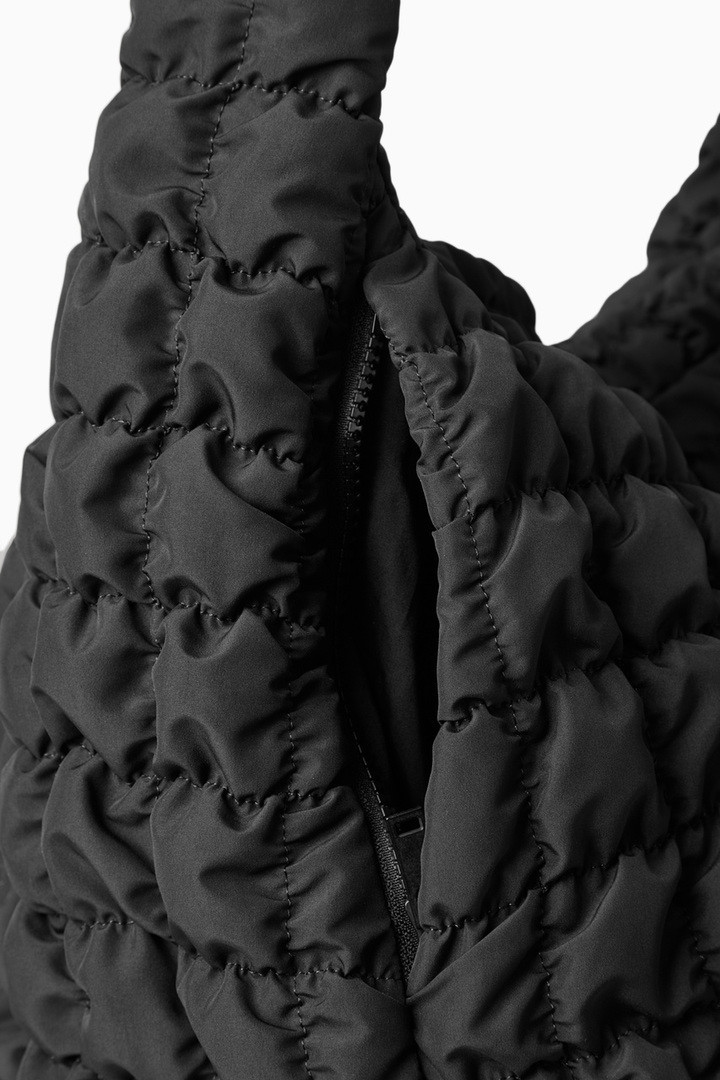 퀼티드 오버사이즈 숄더백 | COS (Korea)