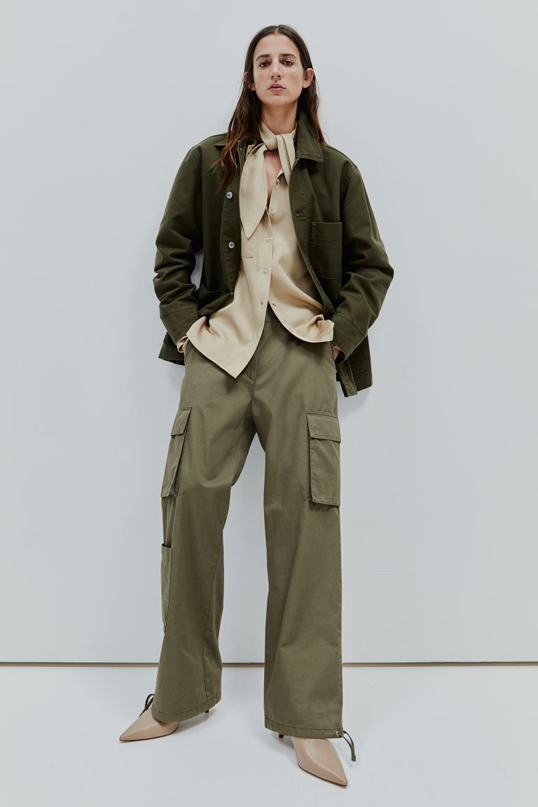 Twill cargo trousers - Regular waist - Long - Dark khaki green - Ladies | H&M GB | H&M (UK, MY, IN, SG, PH, TW, HK)