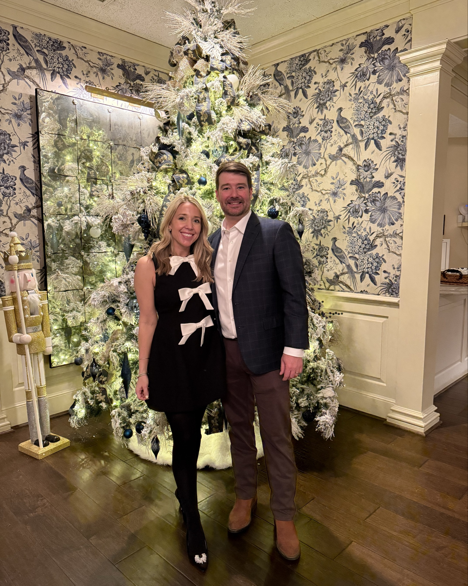 This is your New Year’s Eve Dress! 🖤🤍

Holiday Dress, Christmas Cocktail, wedding, black tie, cocktail dress, little black dress

#LTKHoliday #LTKWedding