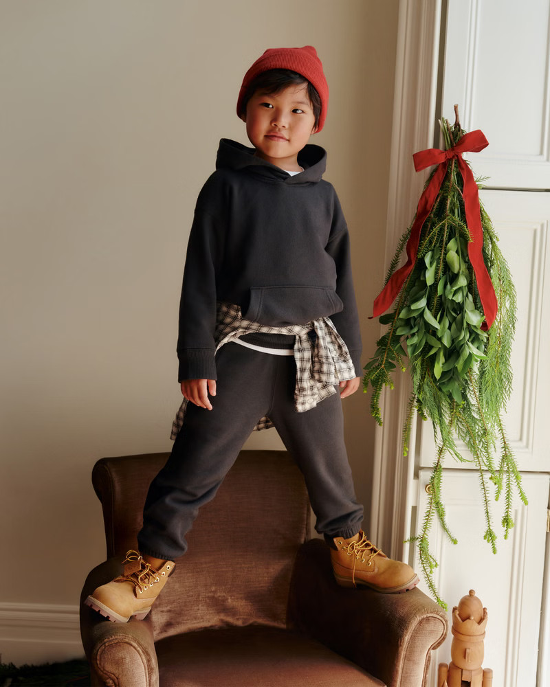 BLACK FRIDAY IS HERE | 40% OFF everything | free shipping on orders over $99 | Abercrombie & Fitch (US)