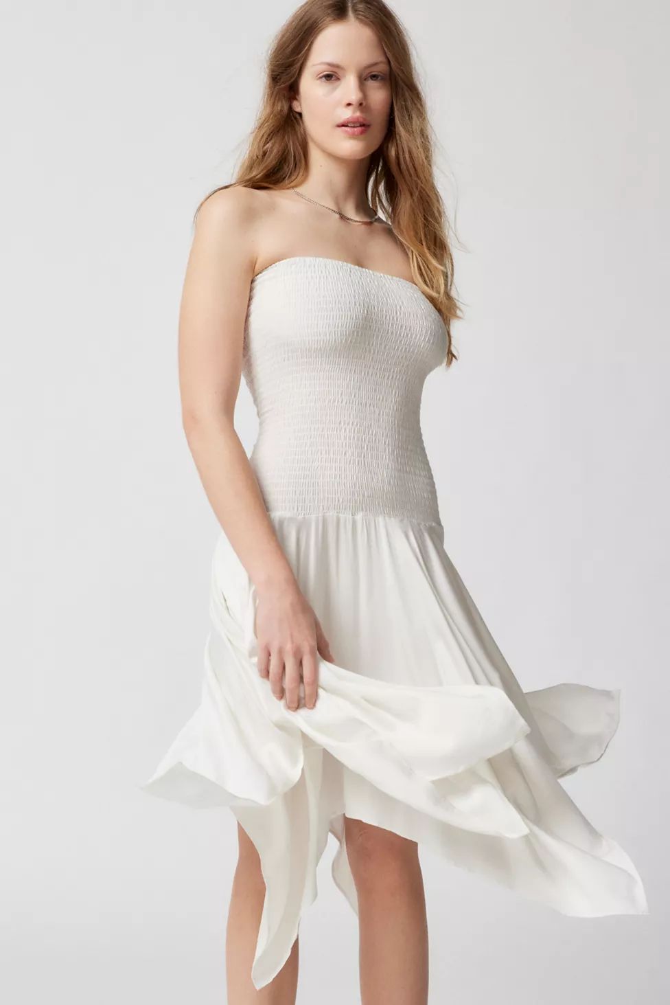 Ecote Isley Strapless Smocked Midi Dress | Urban Outfitters (US and RoW)