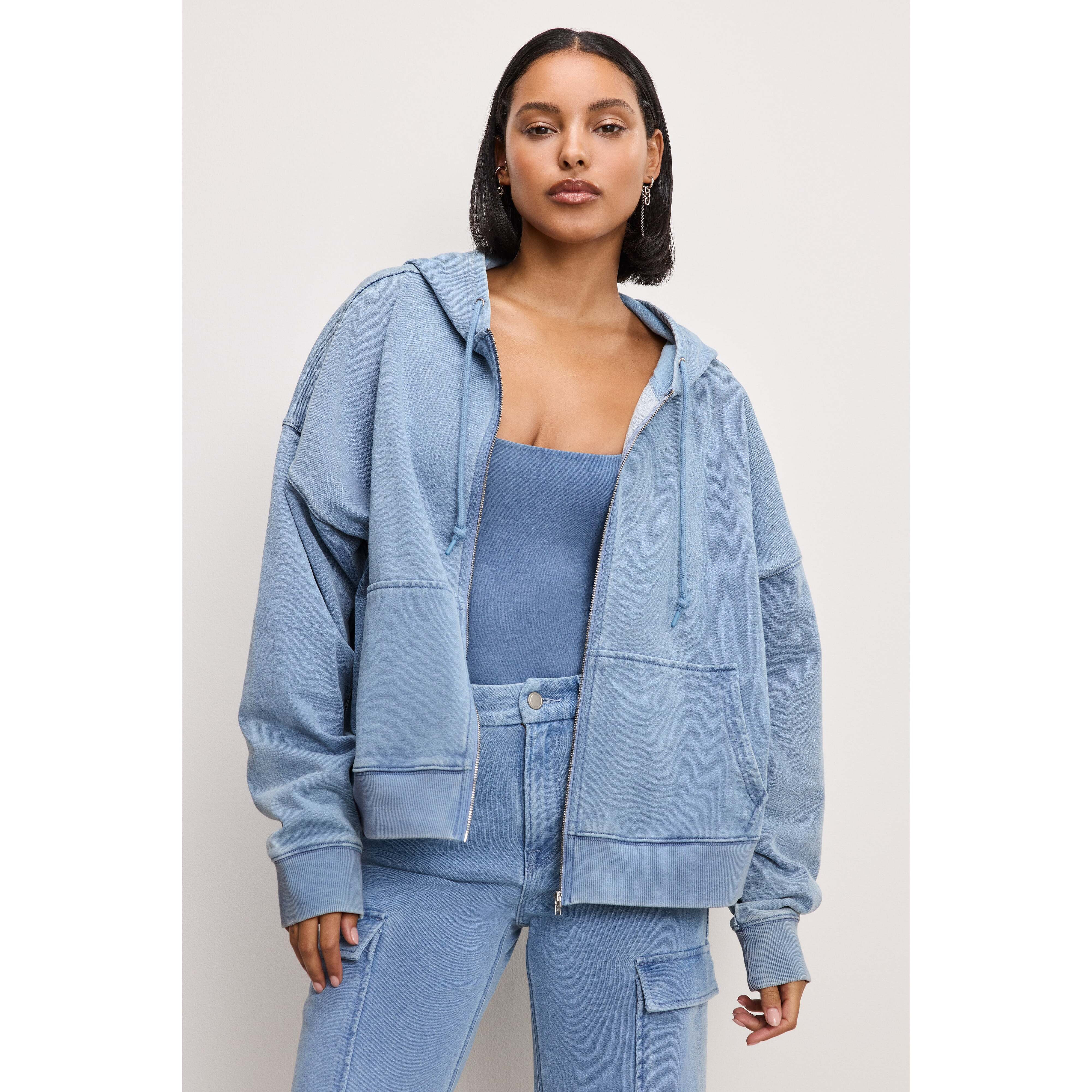Women's Jeanius Boxy Zip Hoodie | Indigo, Size L/XL | Good American by Khlo� Kardashian | Good American