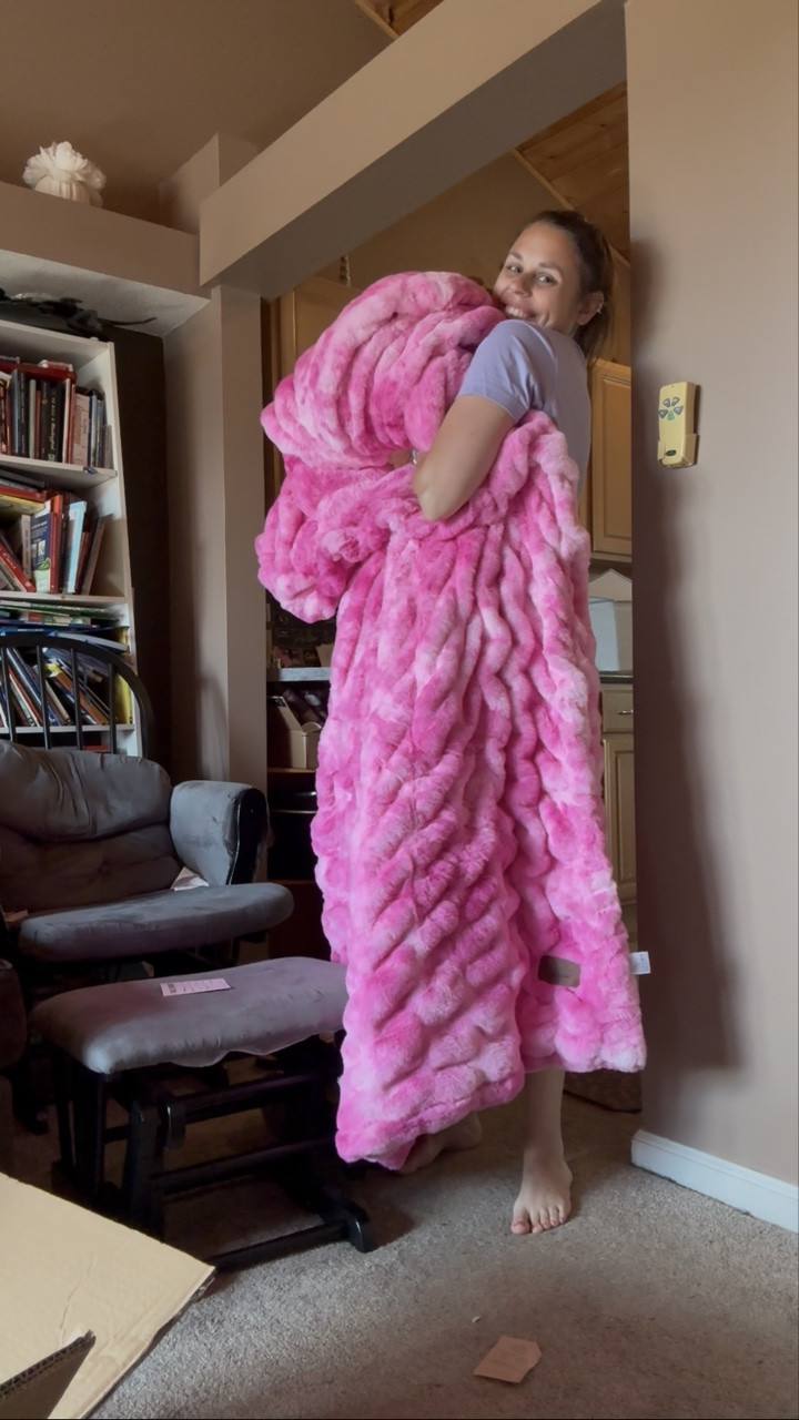 Unbox my new @comfrt dream blanket with me 💕

Find this on my LTK!

#comfrt #dream #unboxing #giftguide

#LTKSaleAlert #LTKvlog #LTKmorningroutine