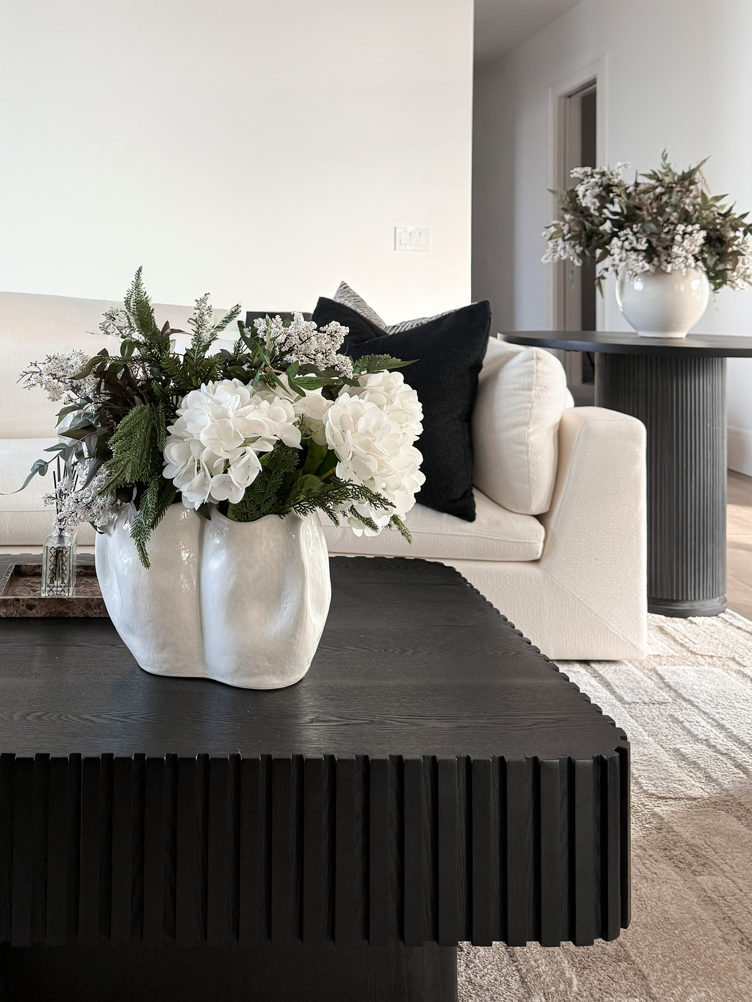 ELEVATED LIVING ROOM FINDS — MODERN & COZY HOME ESSENTIALS! Fresh blooms paired with modern furniture instantly elevate any living space. From sculptural vases to stylish coffee tables, these pieces add warmth, texture, and a refined look that feels both cozy and high-end. Simple upgrades that make your home feel polished and thoughtfully styled.

#Amazon #TheHillaryStyle #HomeDecor #LivingRoomInspo #ModernOrganicDecor #NeutralHome #LuxuryForLess #StyledHome #InteriorInspo 

 #LTKmomlife #LTKOver40 #LTKHome