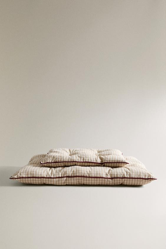 CHECKED PET FLOOR CUSHION WITH PIPING | Zara US