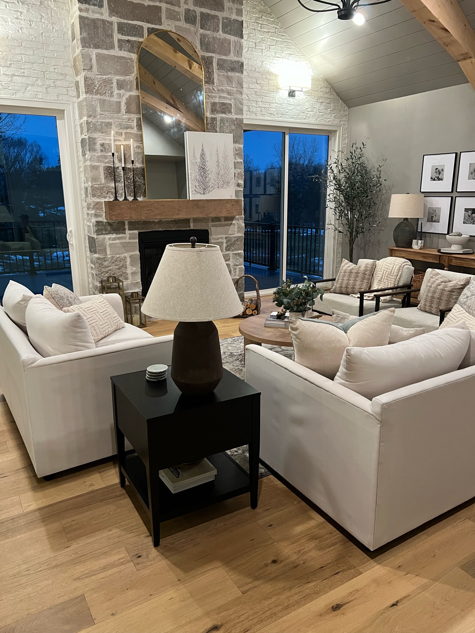 Living room decor - living room furniture - farmhouse living room - farmhouse decor

#LTKhome