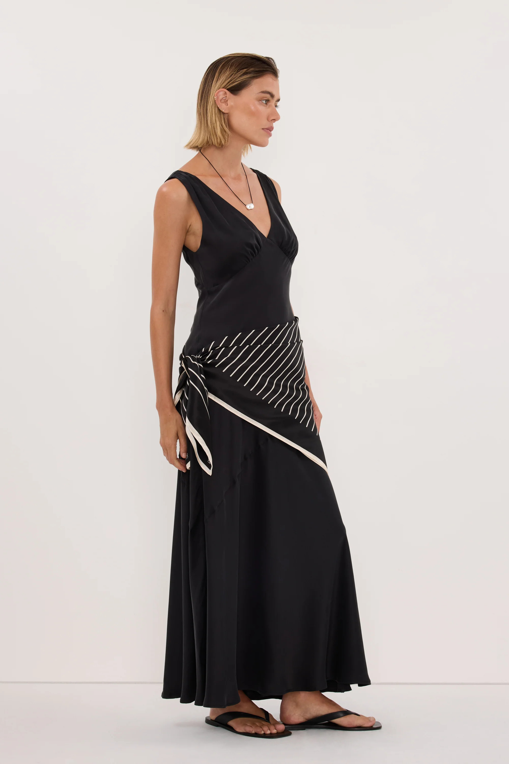 ADRIENNE BLACK SILK SCARF | DISSH
