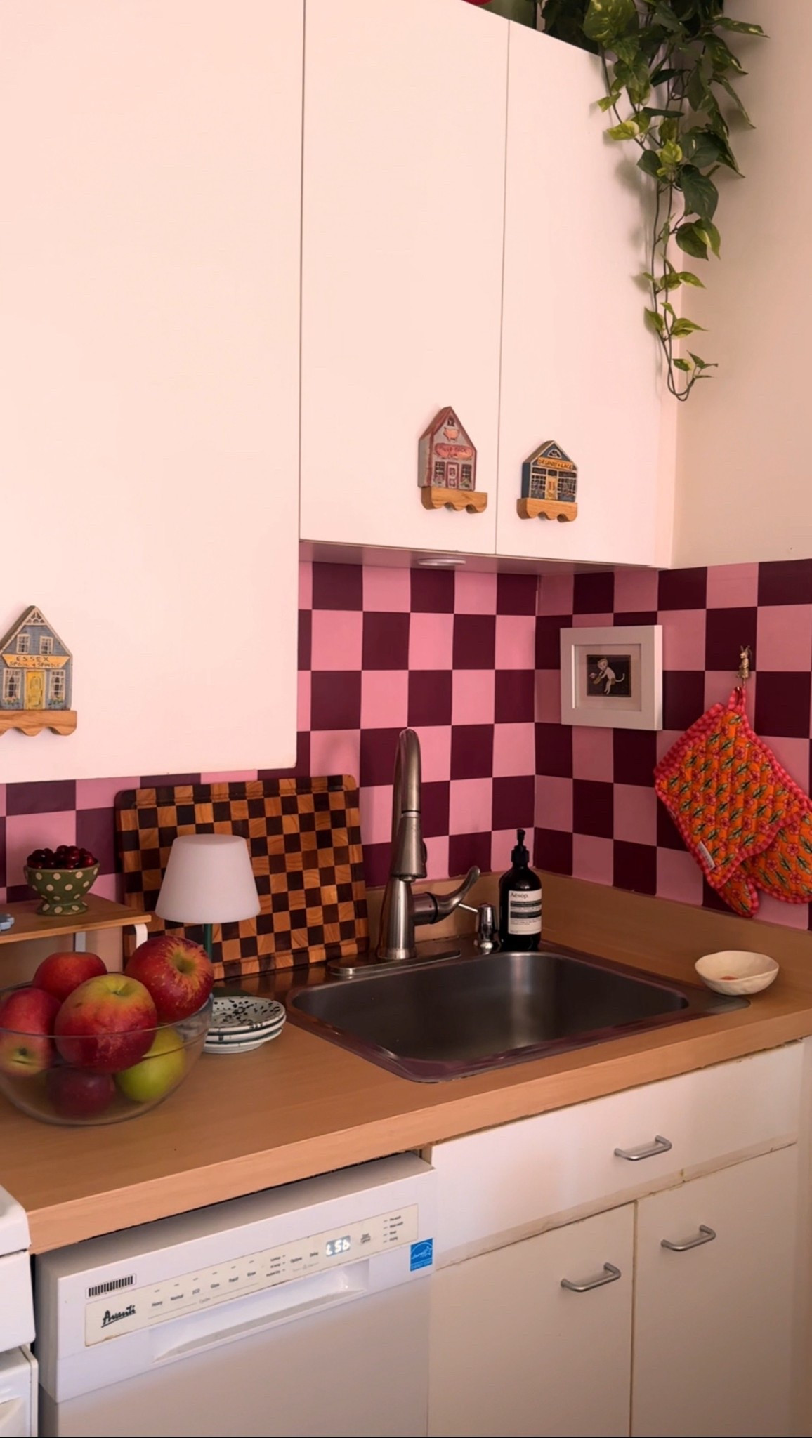 renter friendly wallpaper 

#LTKHome