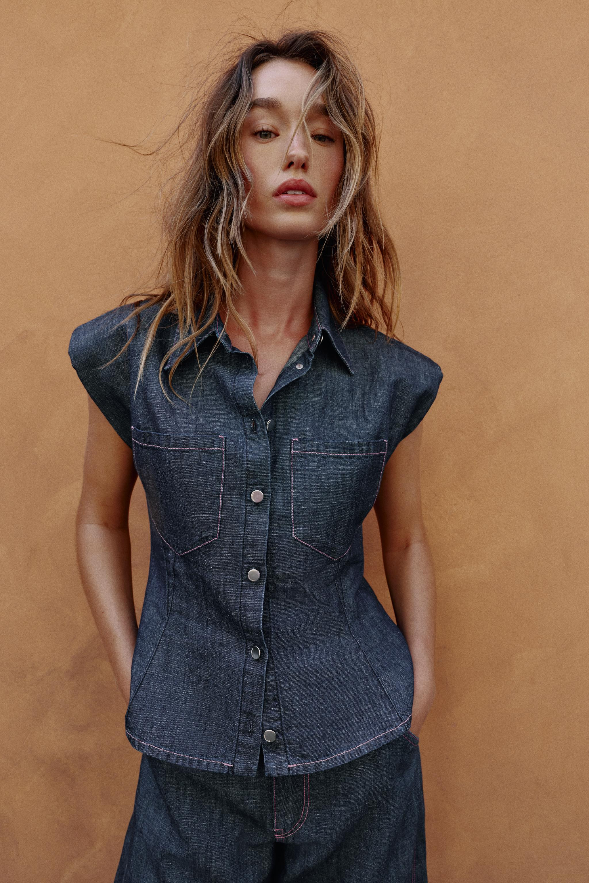 PEPLUM-HEMD MIT SCHULTERPOLSTERN AUS LEINEN | Zara DE