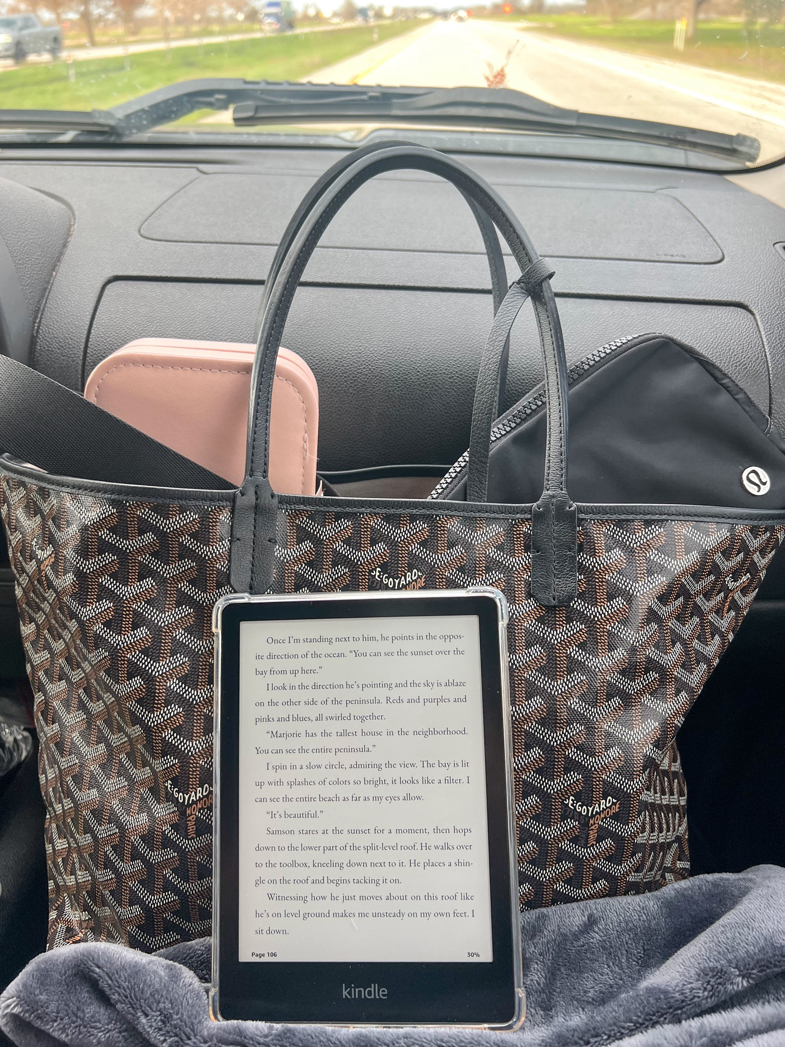 Roadtrip essentials
Coleen hoover
Heart bones
Kindle paper white
Amazon finds
Travel jewelry box
Pink
Lululemon everywhere belt bag
Black
Gift ideas
Travel

#LTKfindsunder50 #LTKitbag #LTKtravel