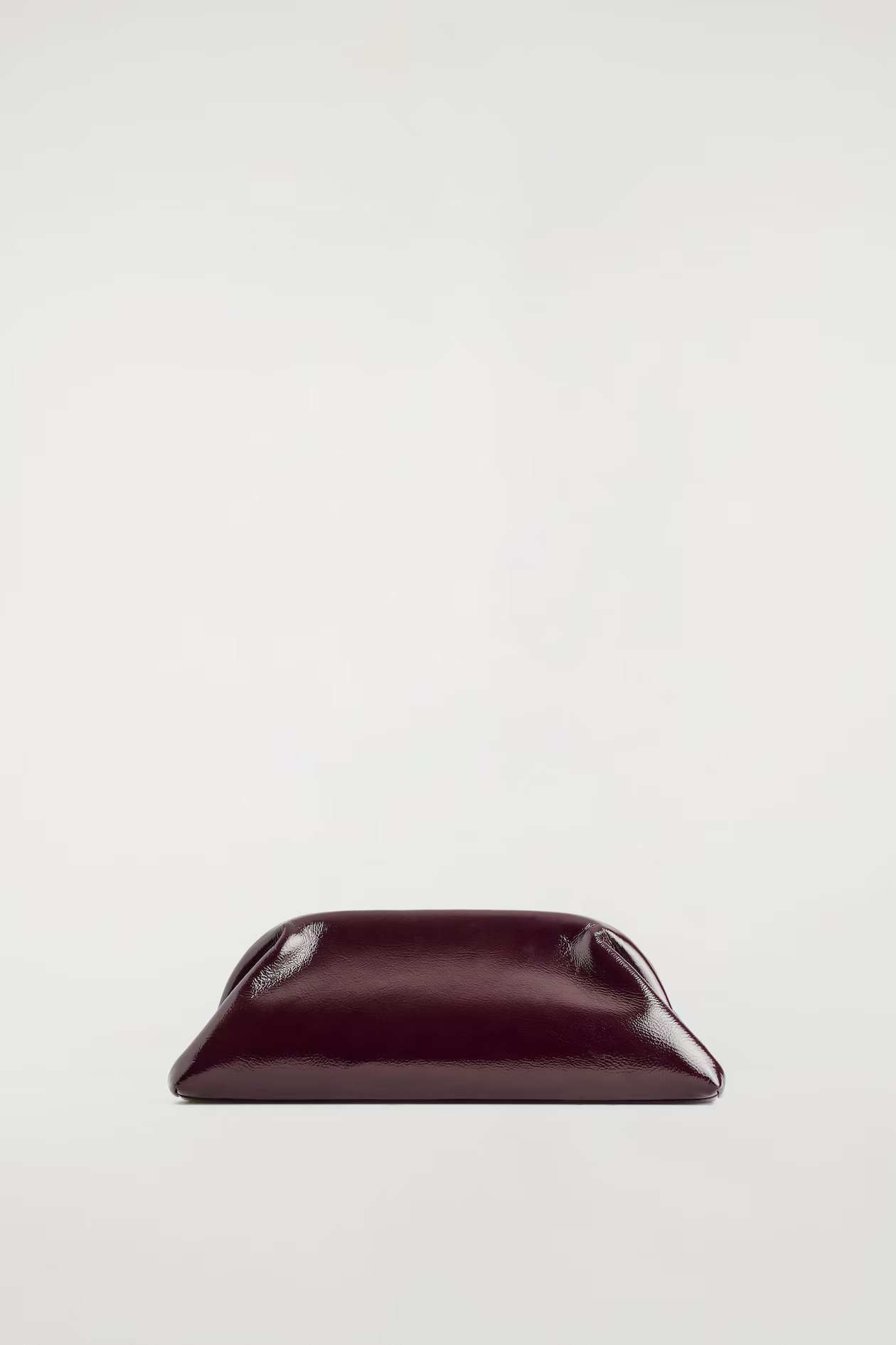 INGOT CLUTCH BAG - LEATHER - BORDEAUX | COS GB | COS UK