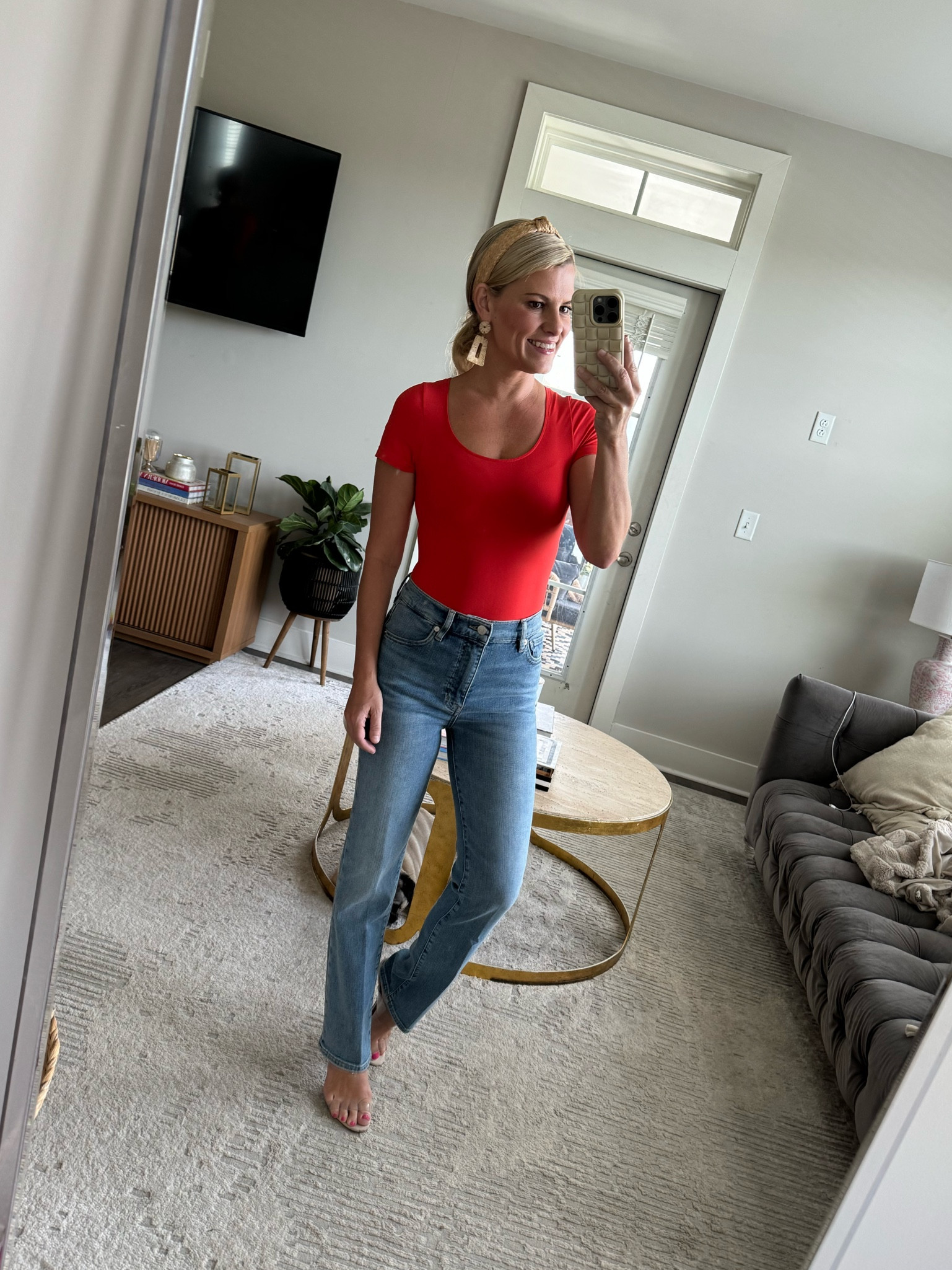 Loving these old school straight legs jeans, and they are so so so soft. They run big so size down. For reference I am wearing a size 24 

#LTKFindsUnder50 #LTKStyleTip