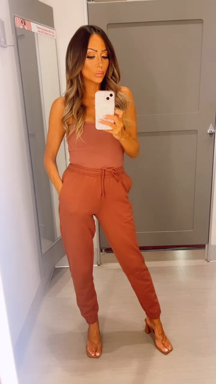 This is such a fun fall outfit! So comfortable. You can dress it up with cute wedges like seen in the picture or tennis shoes. Add a cute jacket or not. 

#LTKStyleTip #LTKVideo #LTKFitness