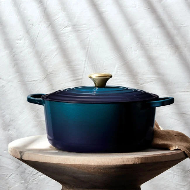 Signature Round Dutch Oven | Le Creuset