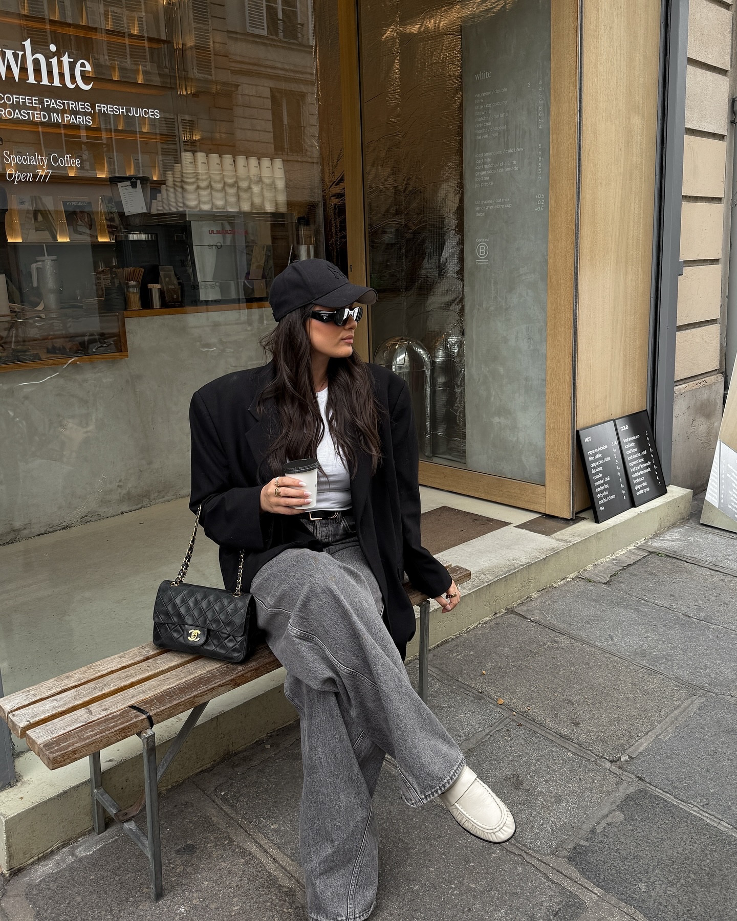 Happy Monday!! Casual coffee runs in Paris are kinda my favorite thing ☕️🖤

I get alot of questions on these jeans !! TTS 