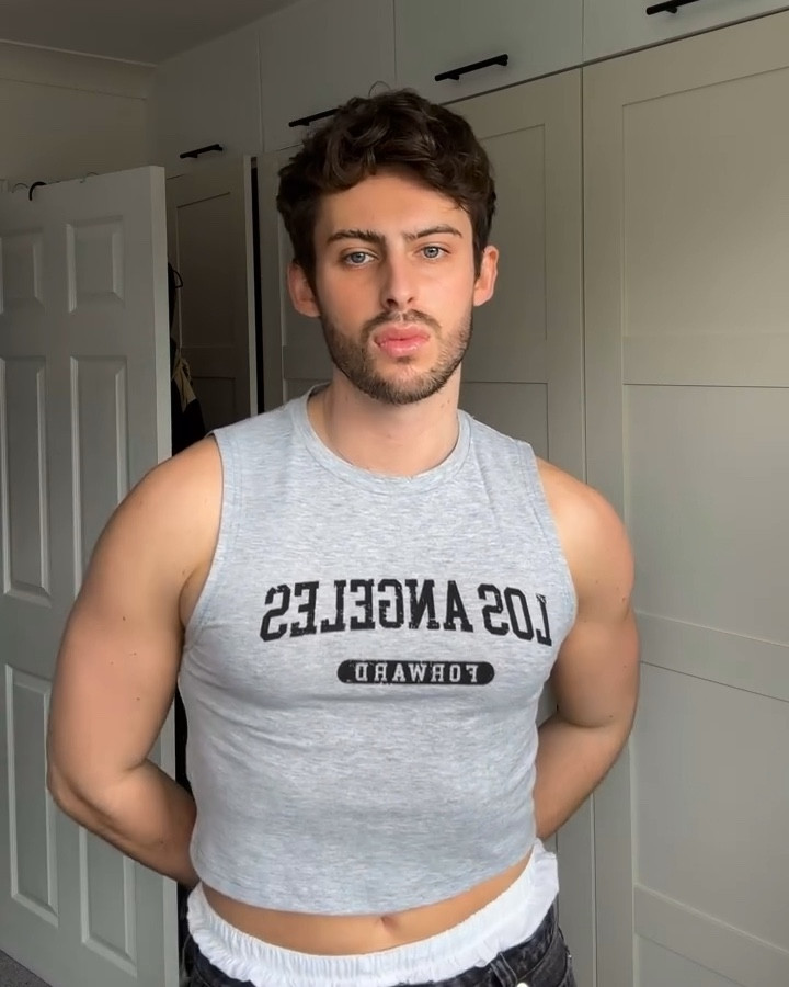 crop top szn 
Menswear, men’s fashion, crop top, streetwear, ootd, top, grey, minimal 

#LTKover40 #LTKmens #LTKeurope