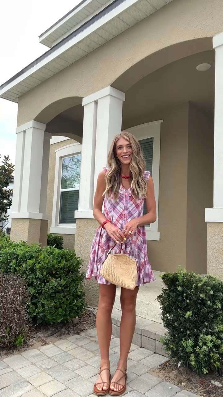 Outfit I wore to dinner tonight! This dress is so flattering and easy to wear. It also comes in a blue print that I absolutely love💙

#LTKootd #LTKmomlife #LTKdayinmylife
