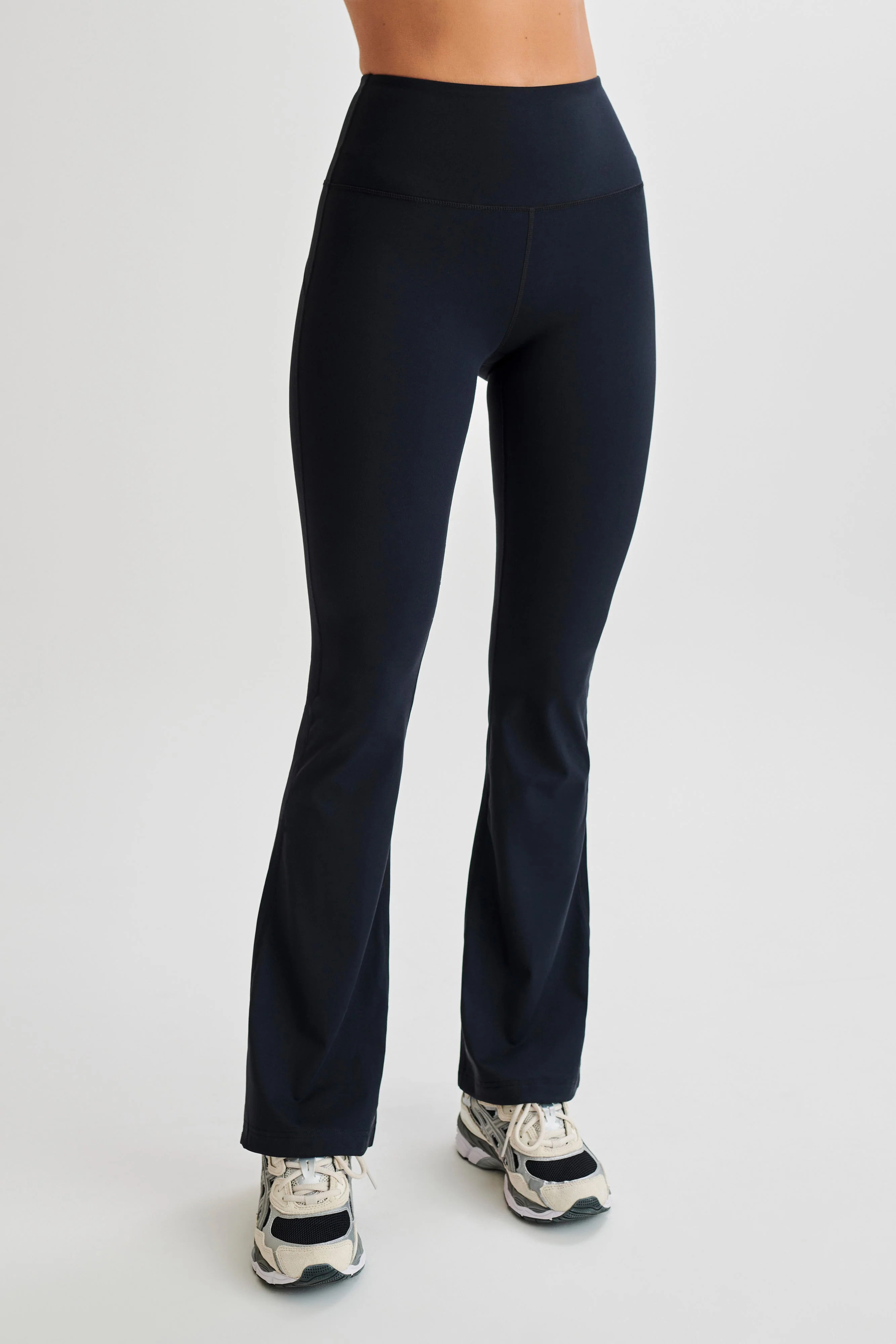 Jesse Flared Yoga Pants - Black | MESHKI US