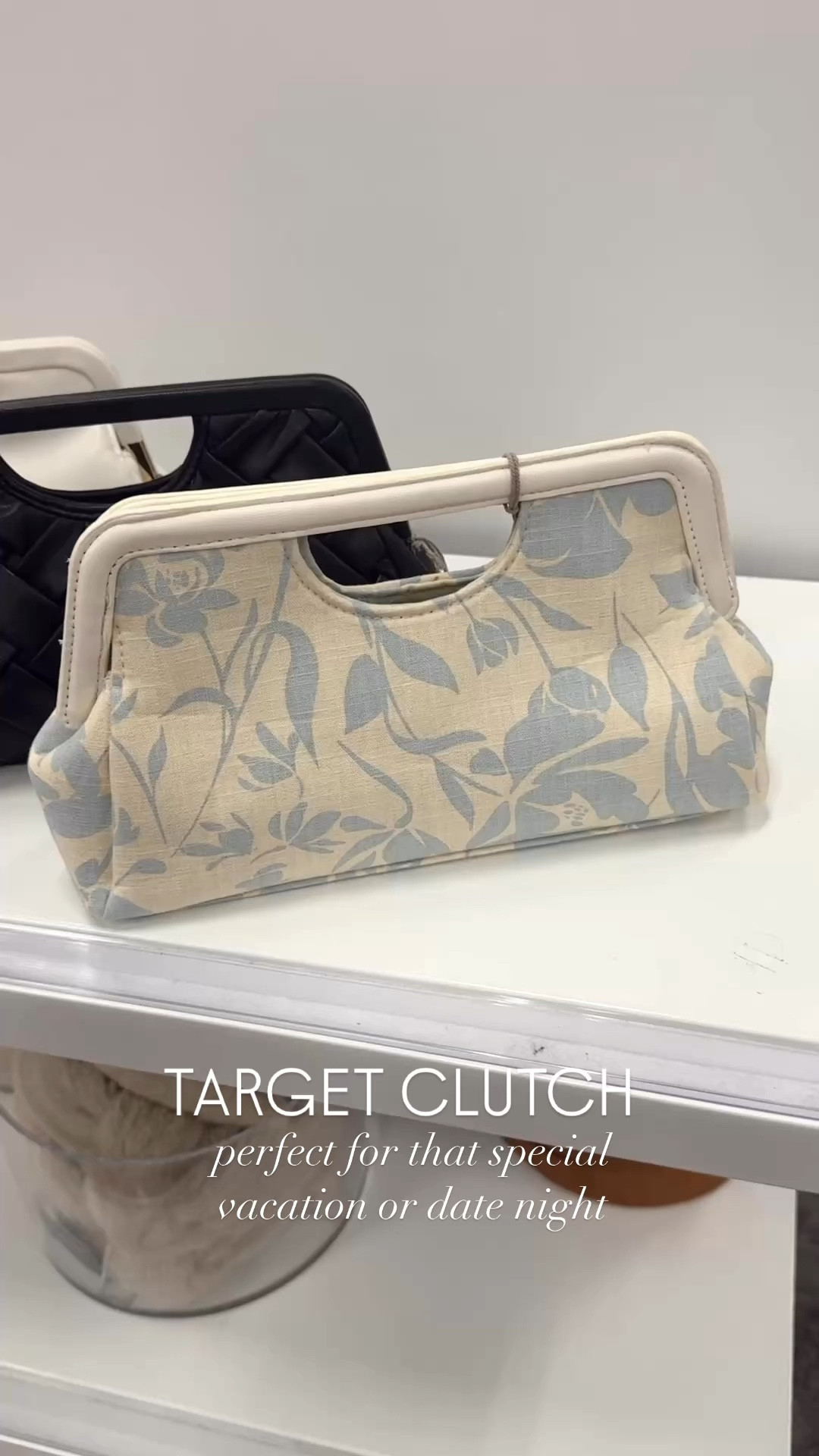 Love these beautiful clutch bags! 🤍🤍