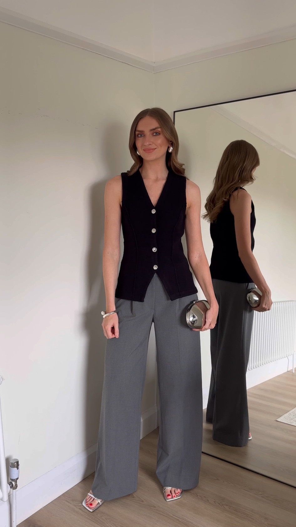 Styling grey trousers

XS in the Mint Velvet black waistcoat with silver buttons
26 Long in the Abercrombie Grey Mid Rise Tailored Wide Leg Pant
I'm 5ft 6
Silver barely there heels
ASOS silver box clutch bag
M&S silver earrings, bottega dupes 
Karen Millen silver bangle






Grey trouser outfit, wardrobe staples, wide leg trousers
outfit inspiration, waistcoat outfit, evening outfit 

#LTKuk #AugustBrandSpotlight #LTKeurope