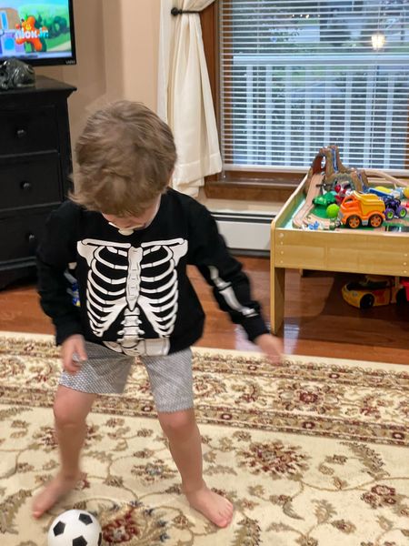 Toddler skeleton sweatshirt from Amazon prime! #halloweenoutfit #falloutfit 

#LTKHalloween #LTKkids #LTKbaby