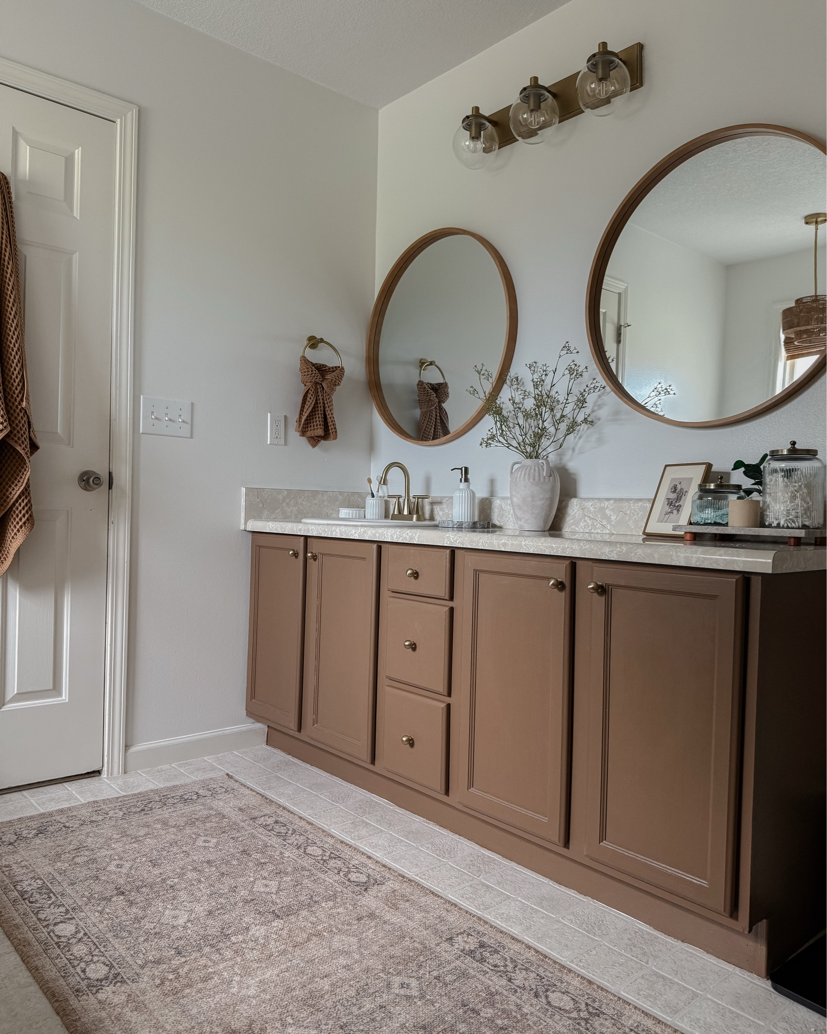 Bathroom and bedroom views🤎 my bathroom runner is finally back in stock!! Also, my storage bench is back in stock as well! 

#LTKSpringSale #LTKHome #LTKSaleAlert