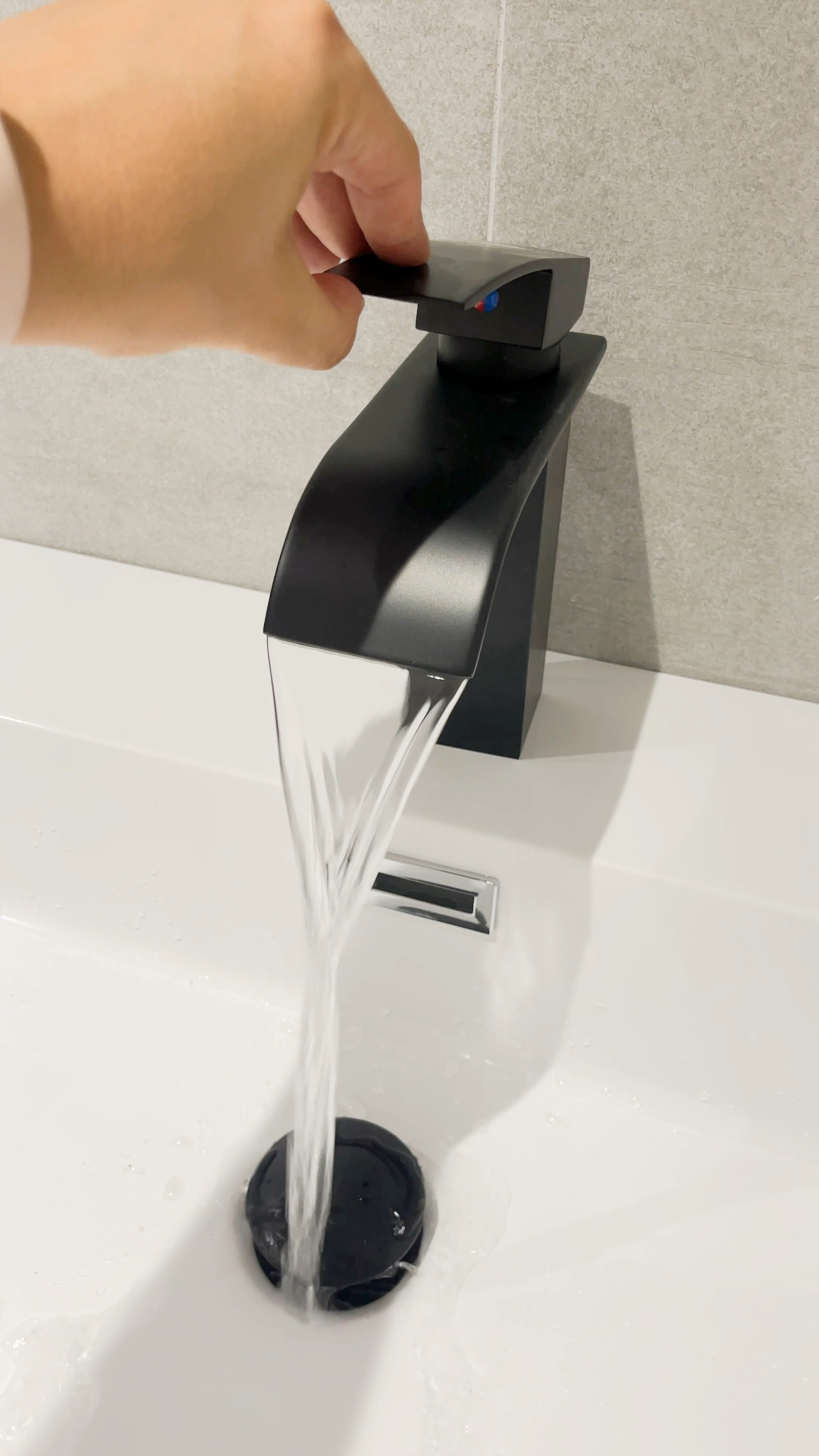 Grifo negro mate en cascada 

#LTKhome #LTKeurope