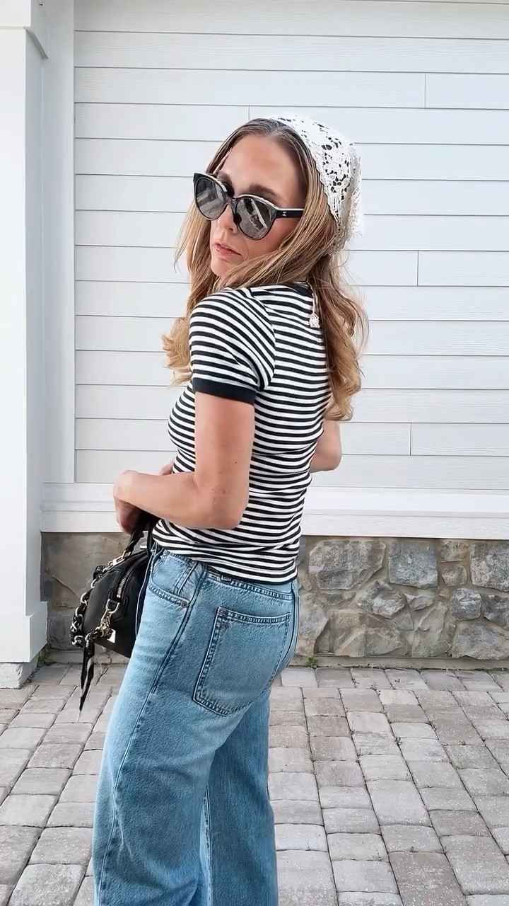 Emily in Paris energy every day. Even from my courtyard in Florida. 

Wearing XS tee, 24 shirt denim, shoes are true to sizee 

@leletny @shopdoen @madewell @maisonalaia