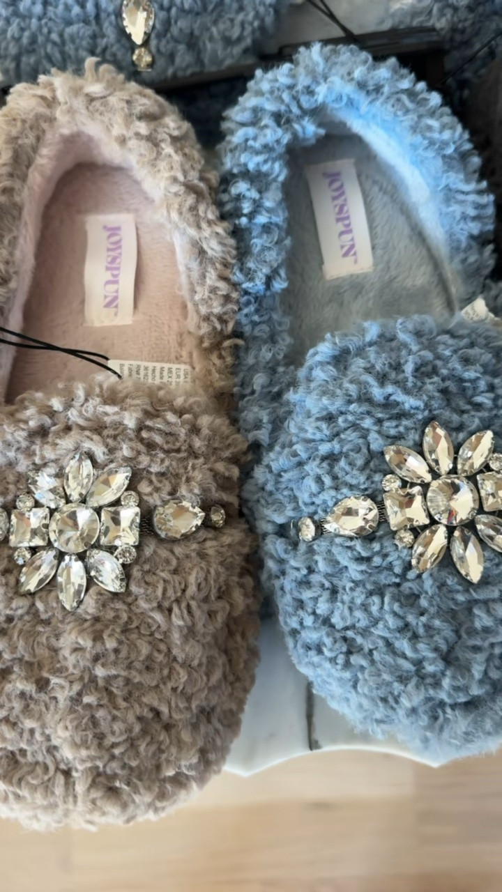 I can’t believe I found this look for less version of my fav slippers!!

#LTKSeasonal #LTKgrwm #LTKootd