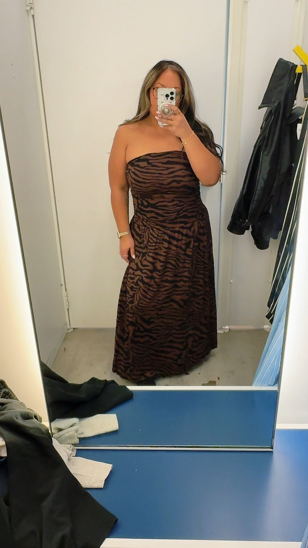 I found the perfect maxi dress for my girls under 5’3! It’s super versatile and can be casual or dressy  