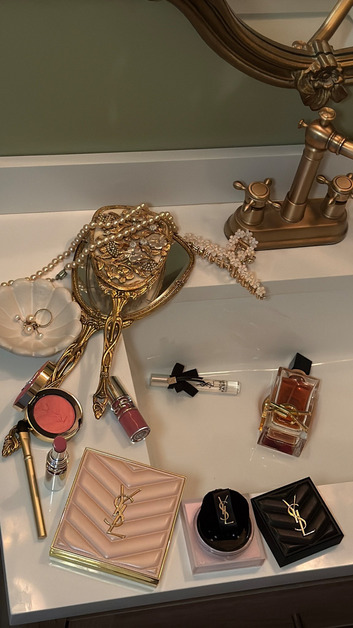 Getting-ready chaos… but make it romantic. A little getting-ready mess with my go-to beauty essentials ✨ Linking the products I use for soft glam, glow, and everyday luxury. #BeautyFavorites
#MakeupEssentials
#MakeupLover
#BeautyRoutine
#MakeupCollection
#GlowyMakeup
#DewySkin
#EverydayMakeup
#MakeupAddict
#LuxuryBeauty 

#LTKBeauty #LTKGiftGuide #LTKHoliday