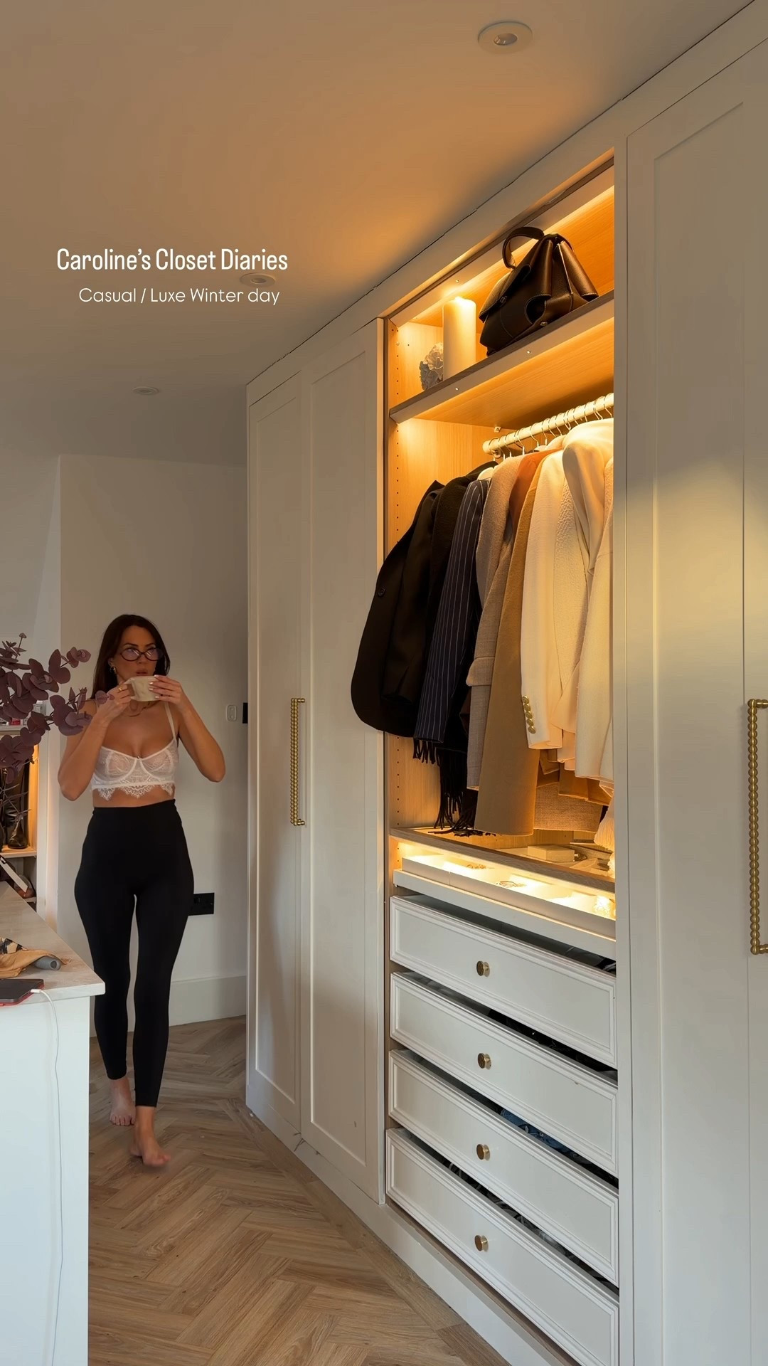 One of my favourite winter looks: relaxed and effortless, with a cape that instantly elevates a basic outfit

Winter outfits, black cape, casual winter outfits, equestrian outfits, black leggings, knee-high boots, Zara outfit

#LTKwinter