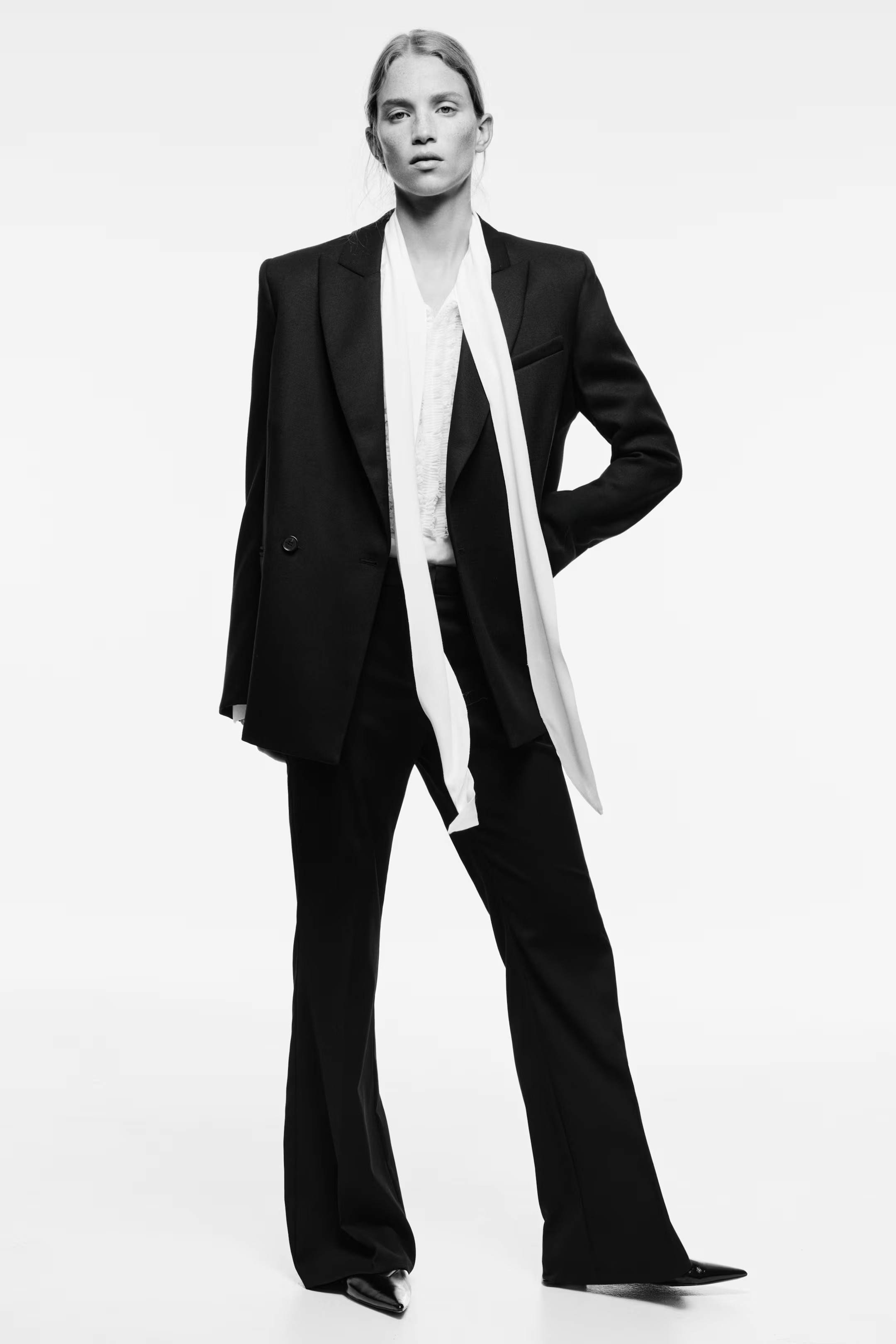 Flared tailored trousers | H&M (UK, MY, IN, SG, PH, TW, HK)