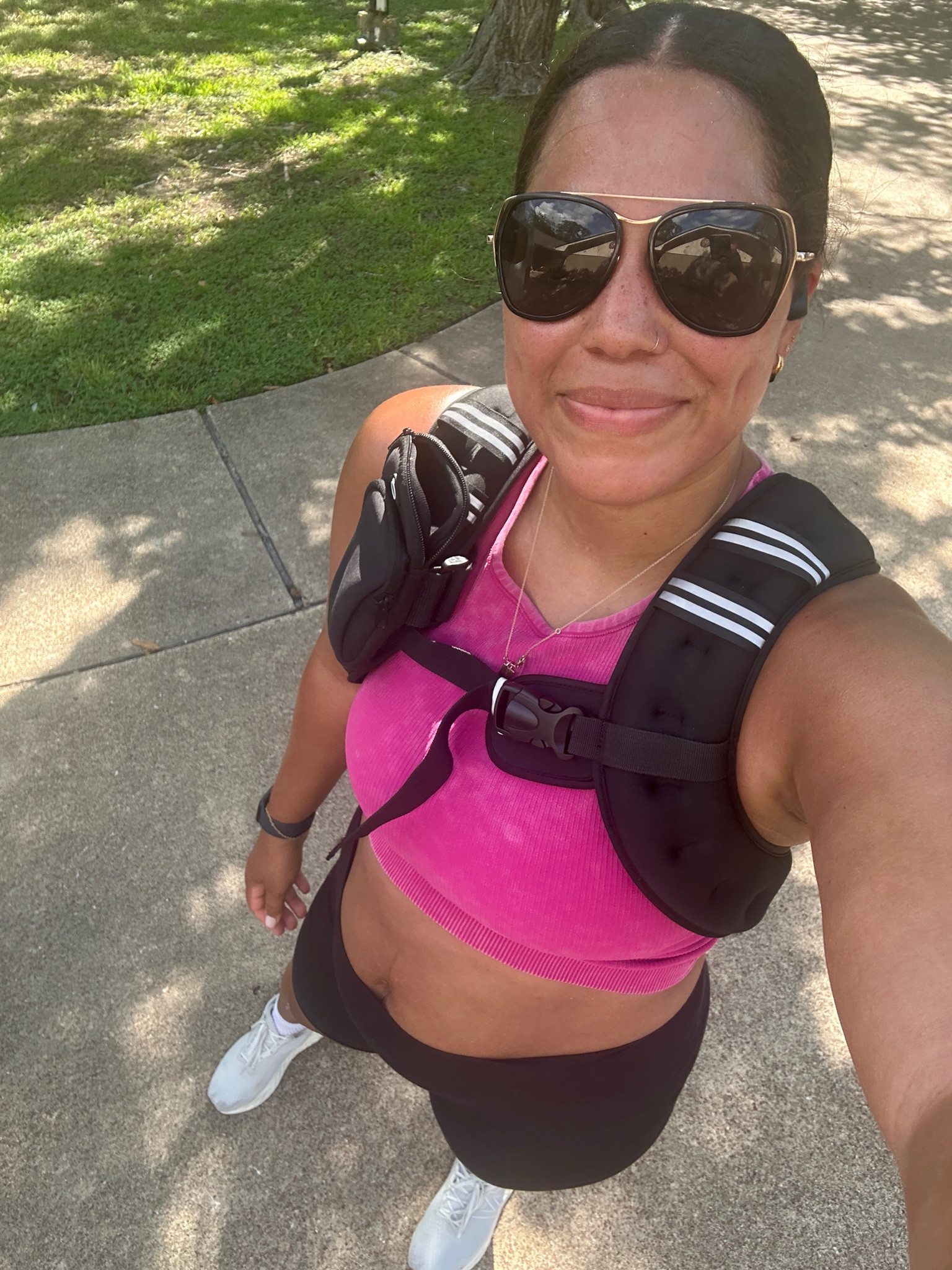 Walking faves!

Best biker shorts for thicker gals/postpartum! don't ride up on your thighs and don't roll down on your belly!! Gives great tummy control without being too tight! 