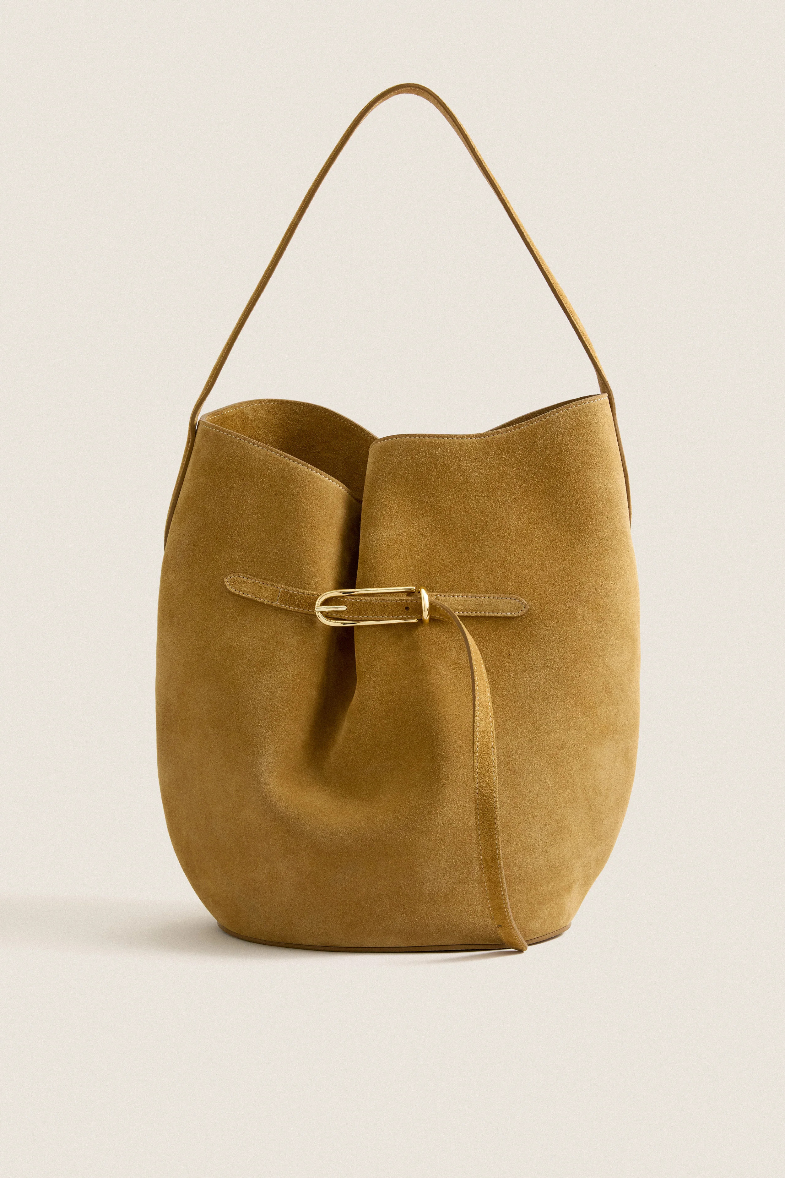 Sand Large Belted Bucket Bag | Tuckernuck (US)