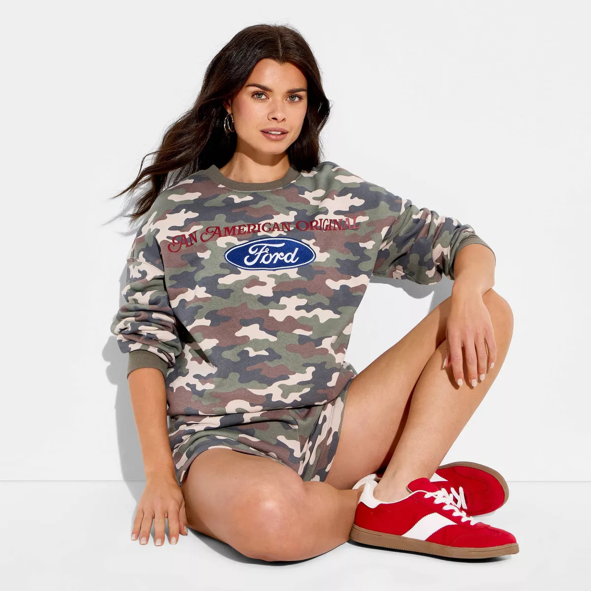 Women's Ford Graphic Pullover Sweatshirt - Green Camo L | Target