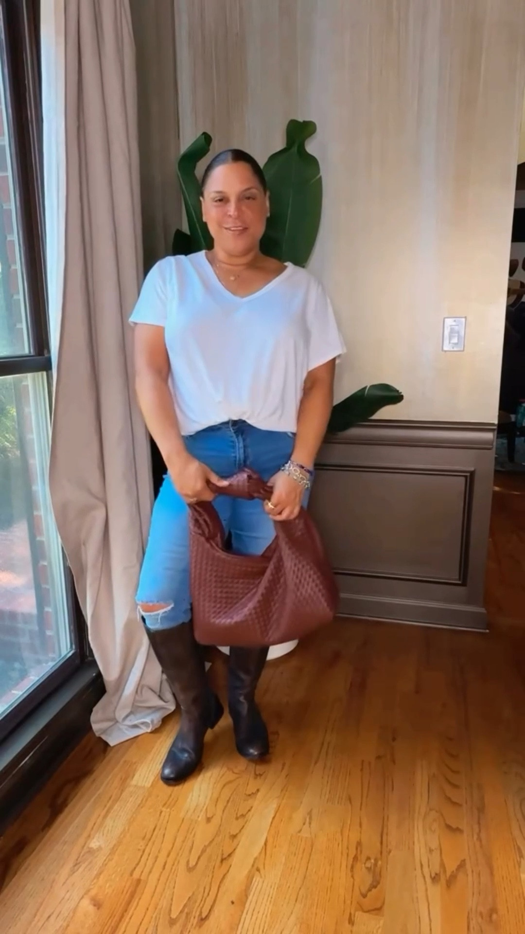 It’s fall… but in Atlanta that means boots + short sleeves. Because it was in the 50s this morning and by noon I had the air conditioning blasting. Yep…we’re still sweating while buying pumpkin spice.

Fall style, Atlanta edition: jeans, boots, and a tee. Because you never know if you’ll need a sweater or sunscreen. Also pro tip: to add a little structure to your tee, use a hair tie to cinch it then tuck it under. 

Linked in my LTK

#ootdfall #atlantastyle #momlife