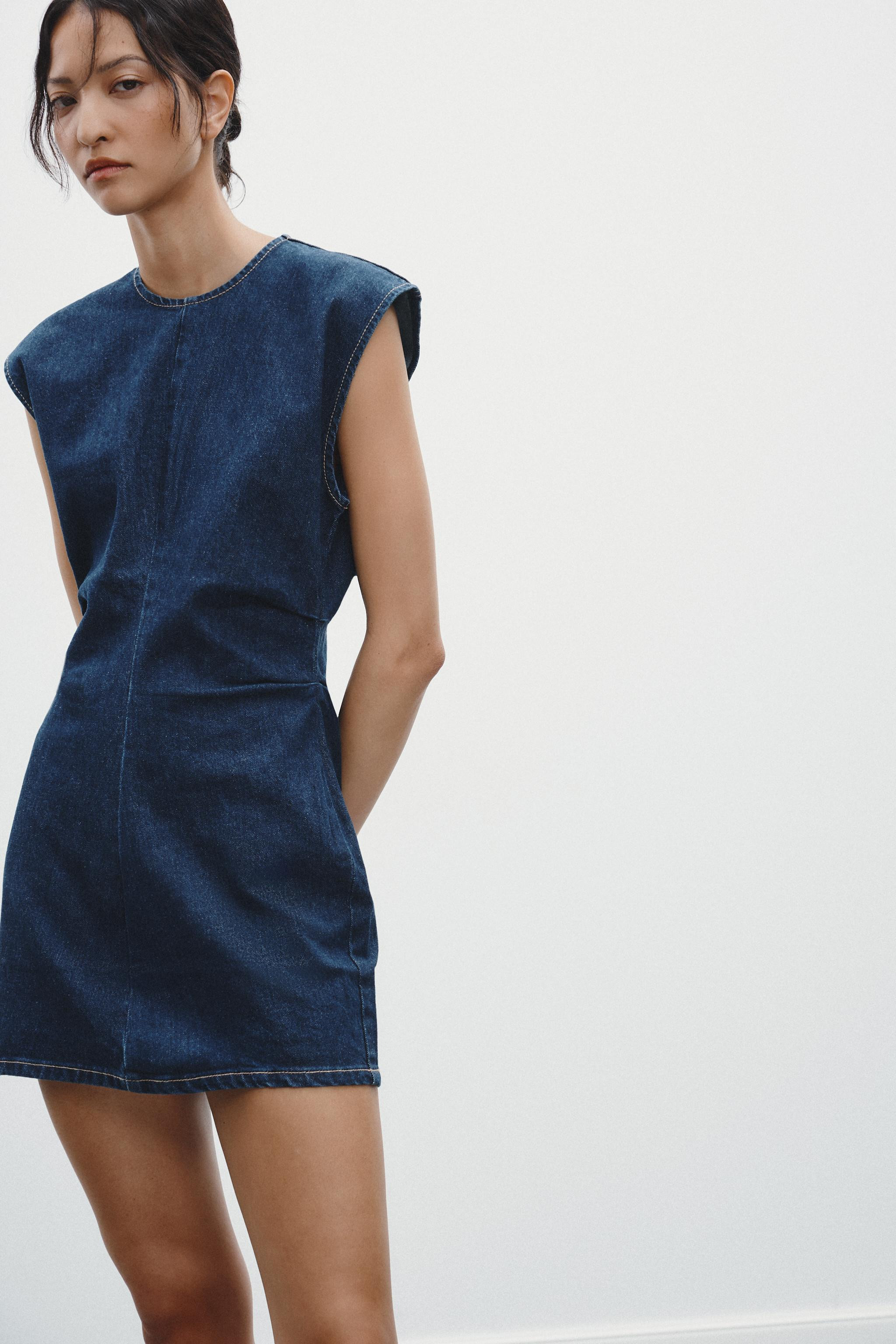 Short sleeveless dress with a round neckline. Gathered detail at waist. Back zipper closure. | Zara US