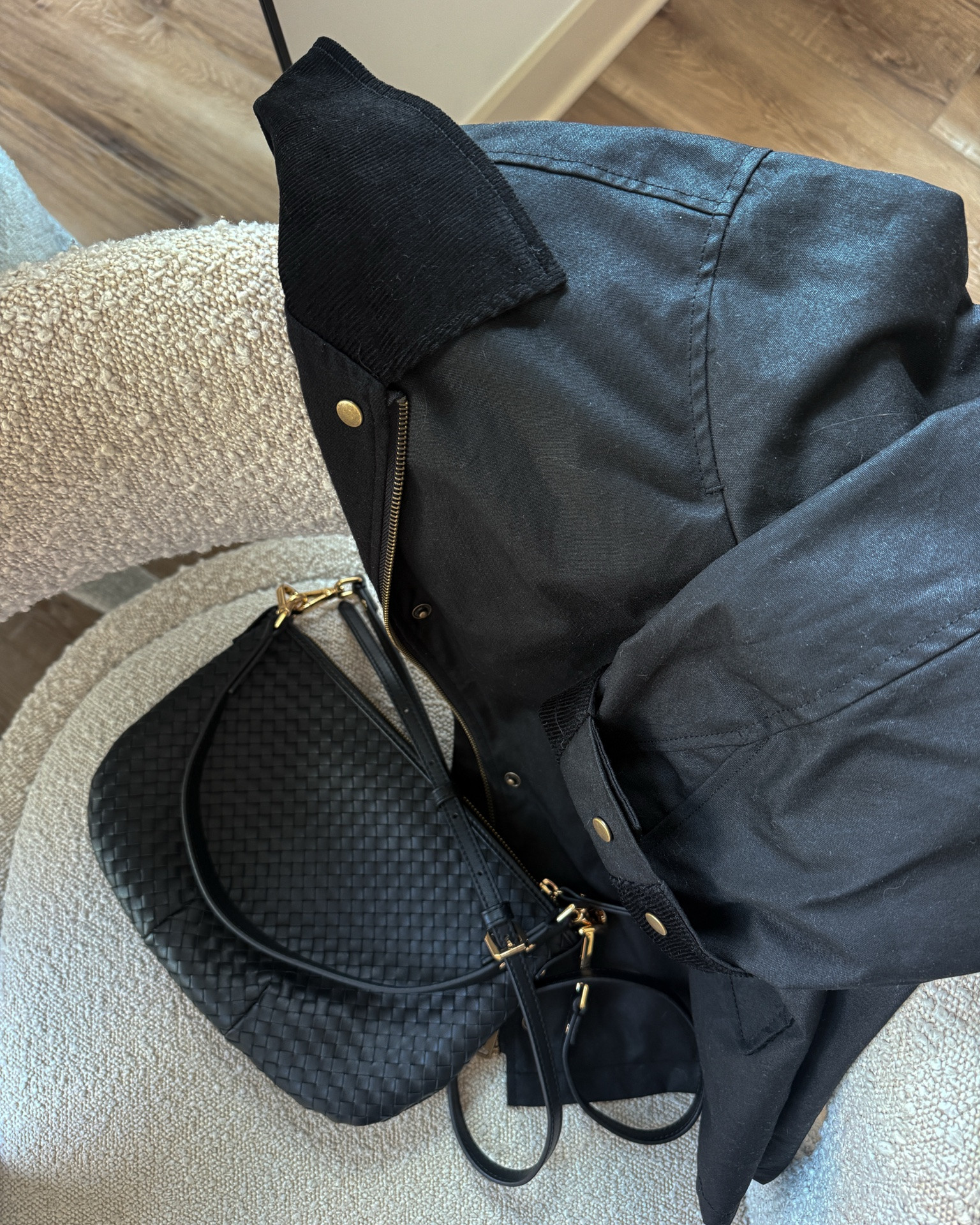 Quince Fall Prep Pieces
wearing med wax coat (sized up one but fits tts), small sweater tee, jeans 26/reg