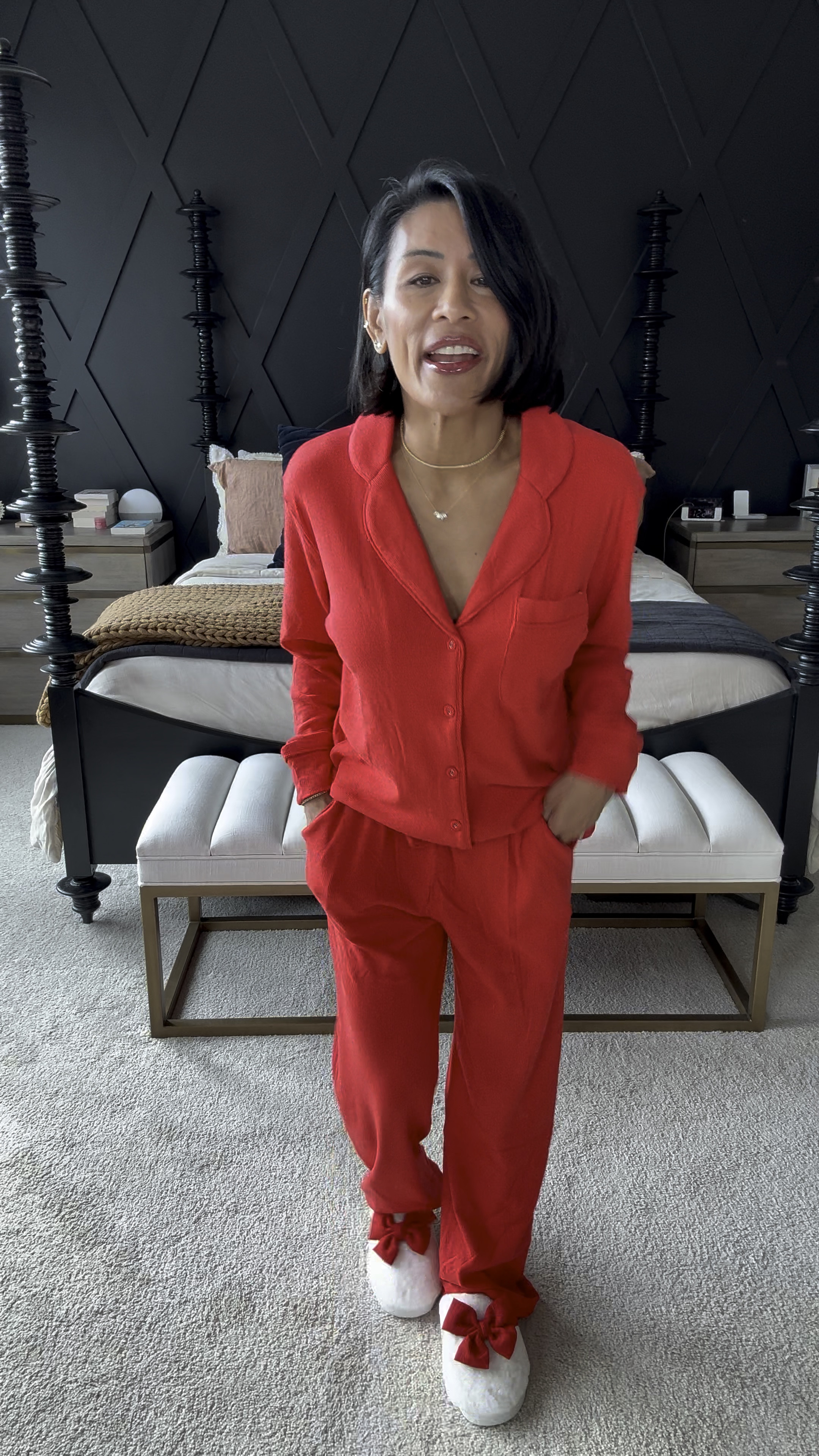 Wait until you feel how soft this pj set is. Perfectly festive with the matching slippers 🎀.


#LTKOver40 #LTKFindsUnder100 #LTKSeasonal